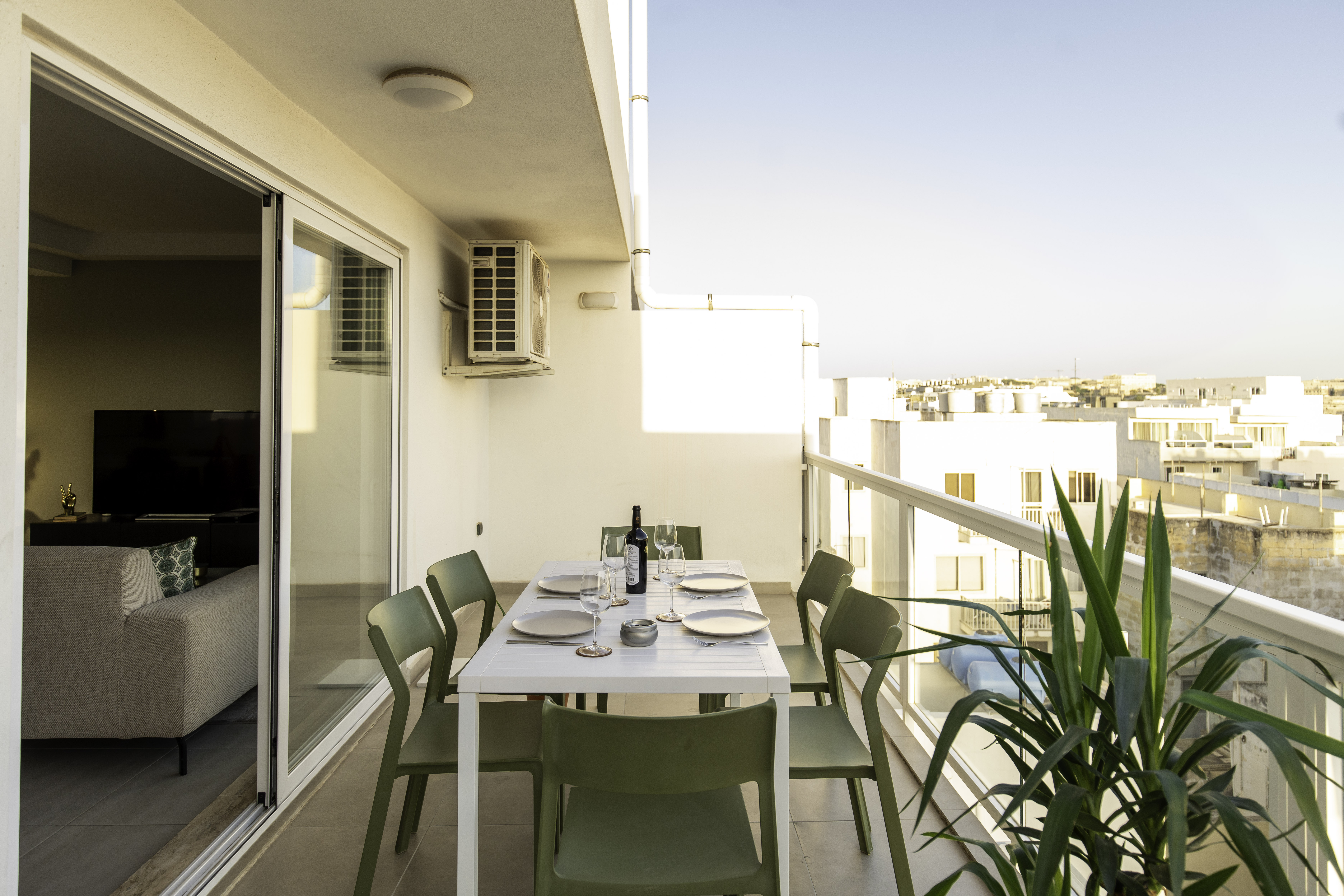 Modern & Spacious 3BD Apt With Terrace