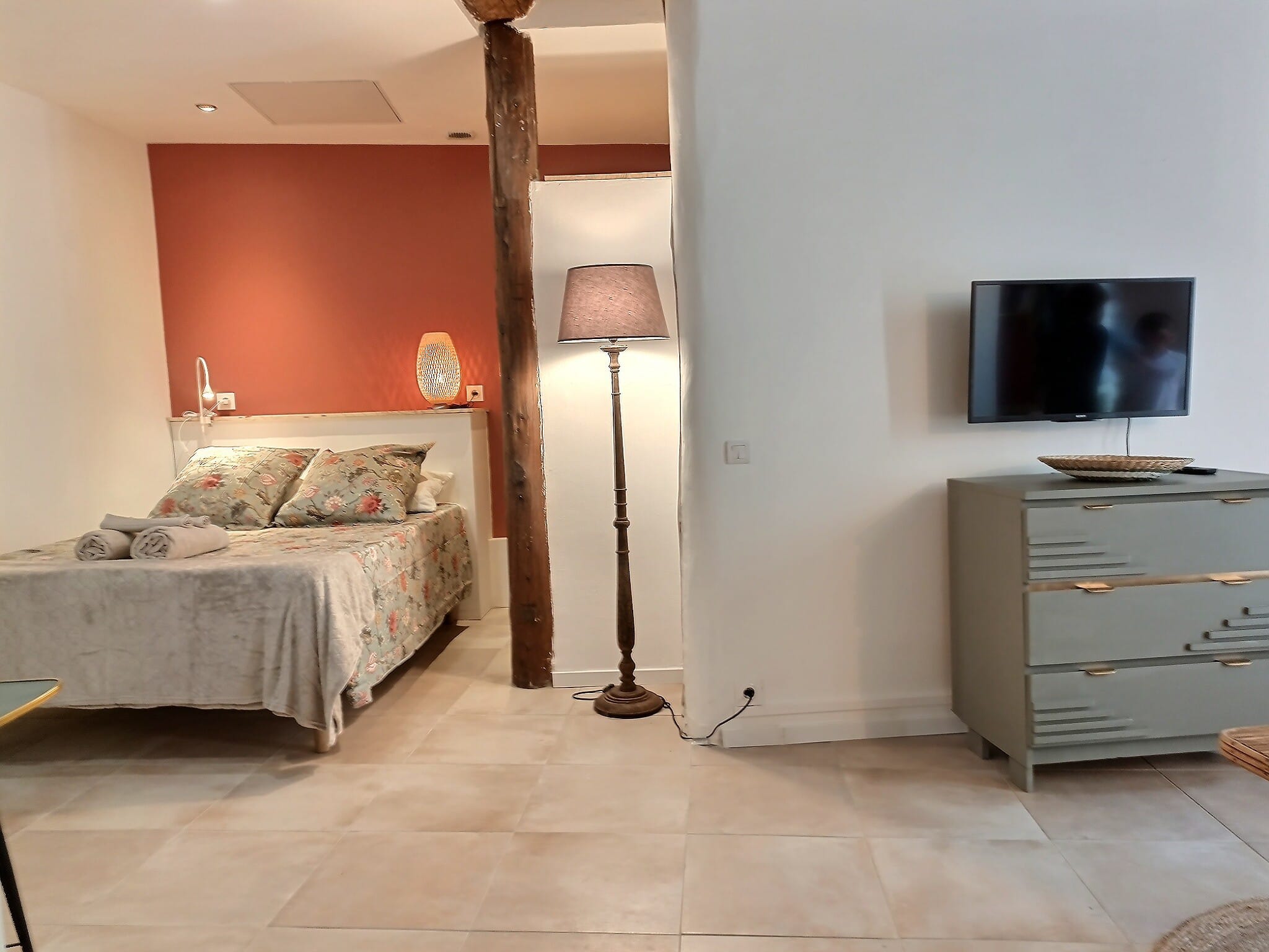 Studio air-conditioned, 4p, village center