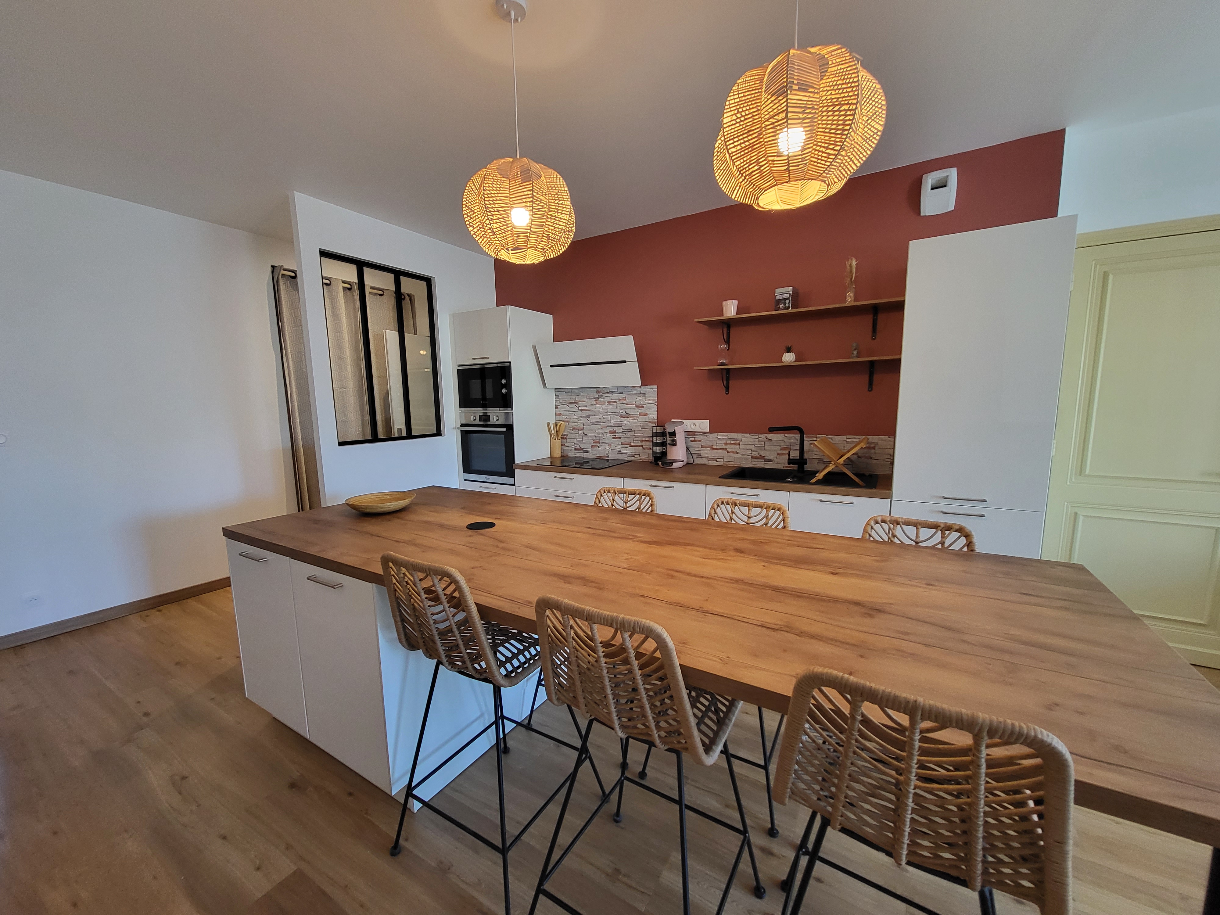 Large apartment in the center of Bagneres with a view