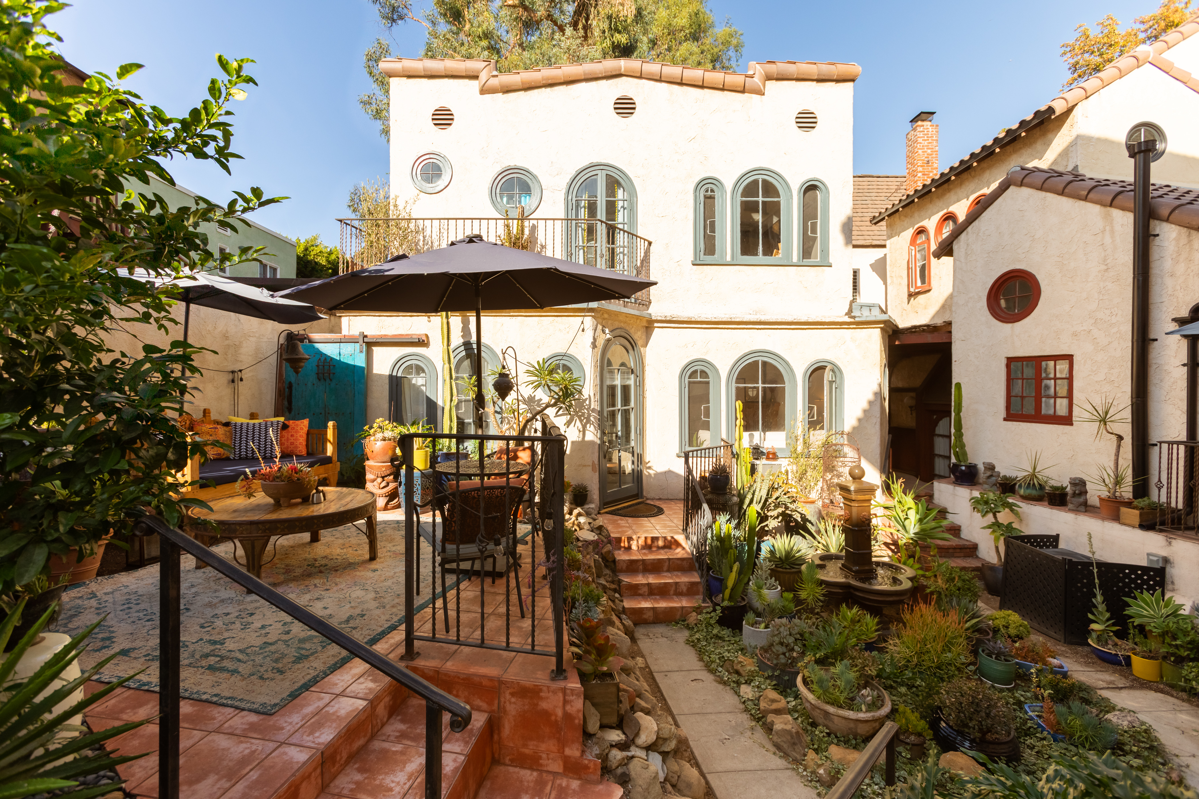 Historic LA Oasis with outdoor courtyard