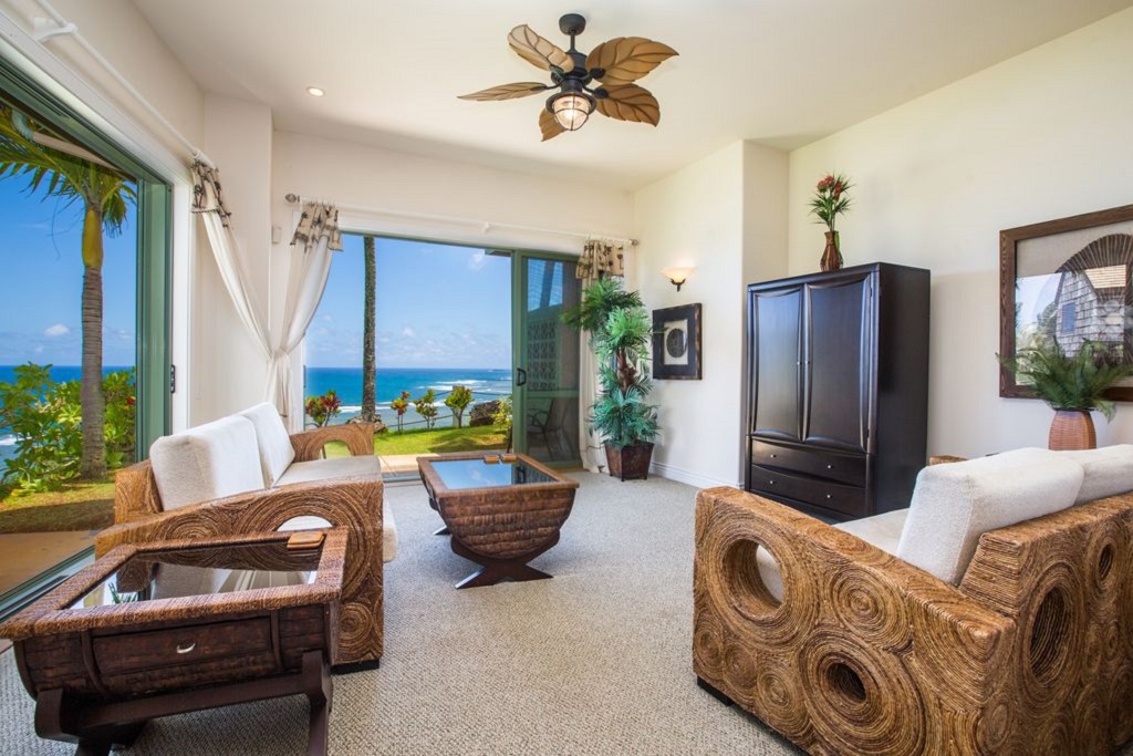 Oceanfront Condo with A/C in North Shore Kauai, Hawaii