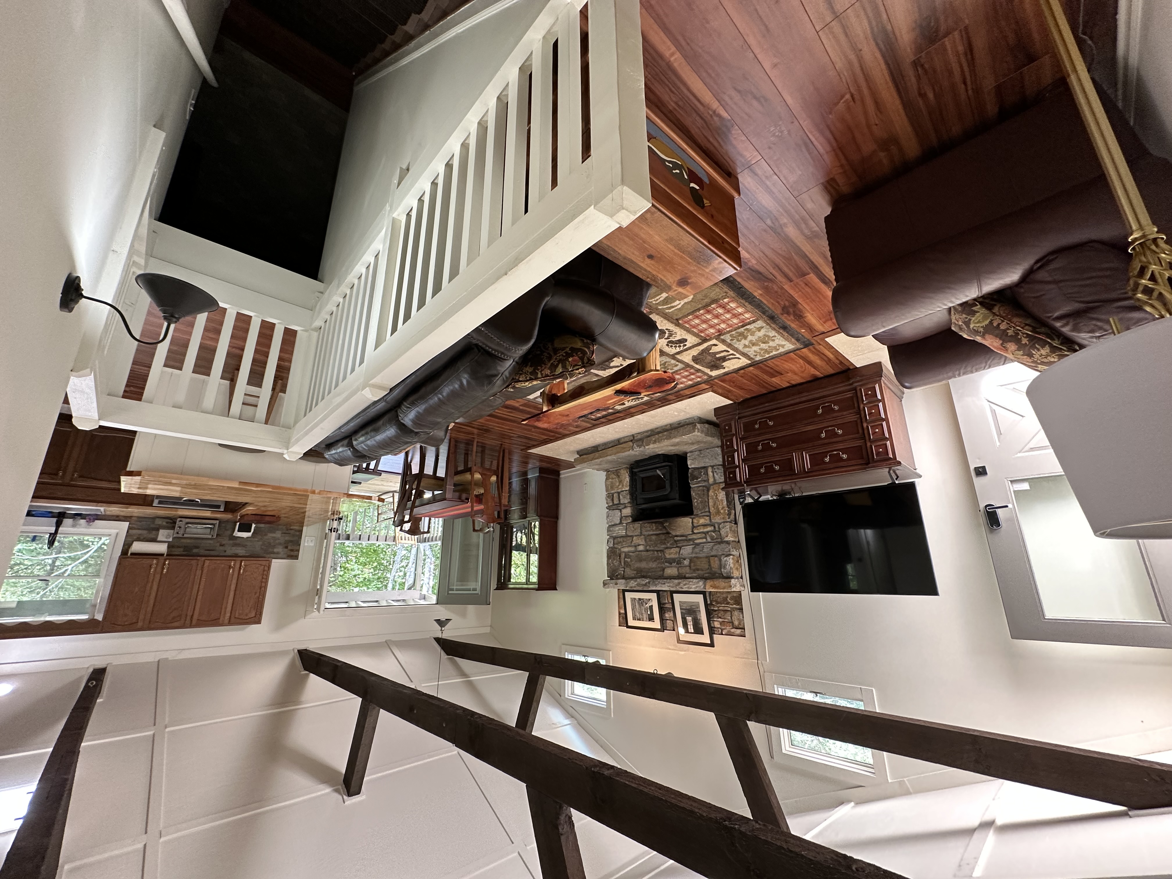 Private & Central! Cabin for 8!