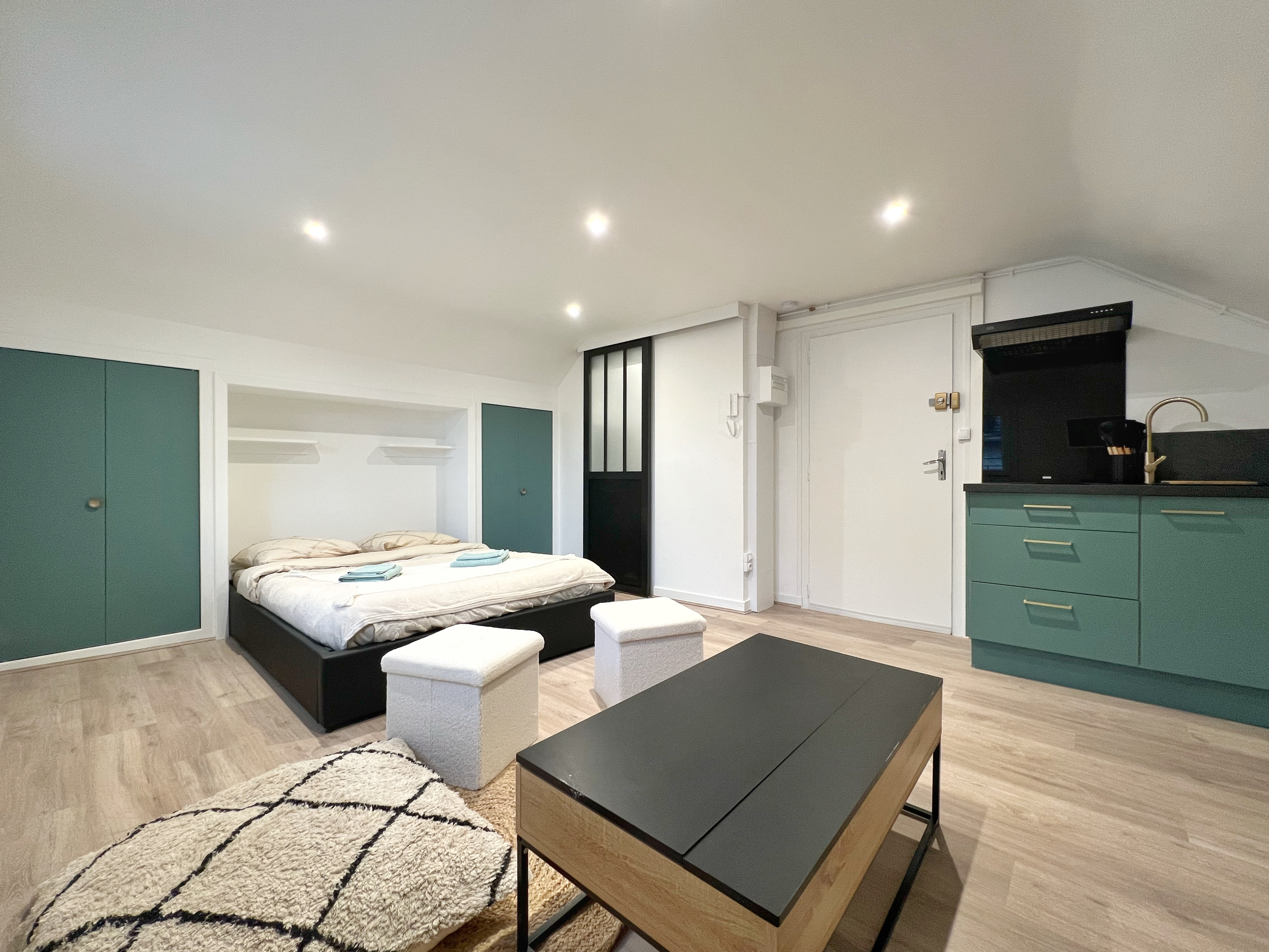 Studio between town and lake - Private parking