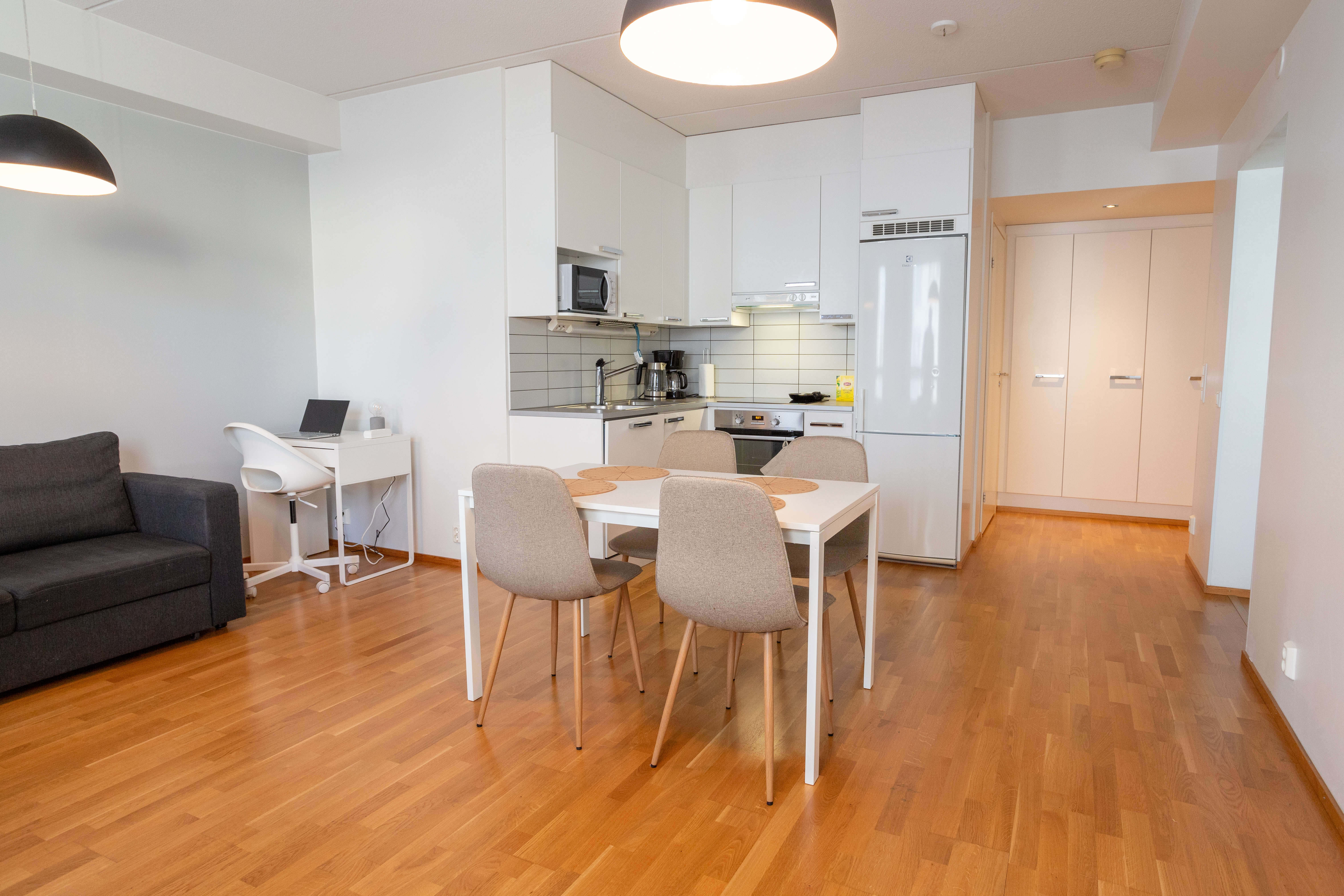 Downtown with a sauna with a one-bedroom apartment in a parking garage