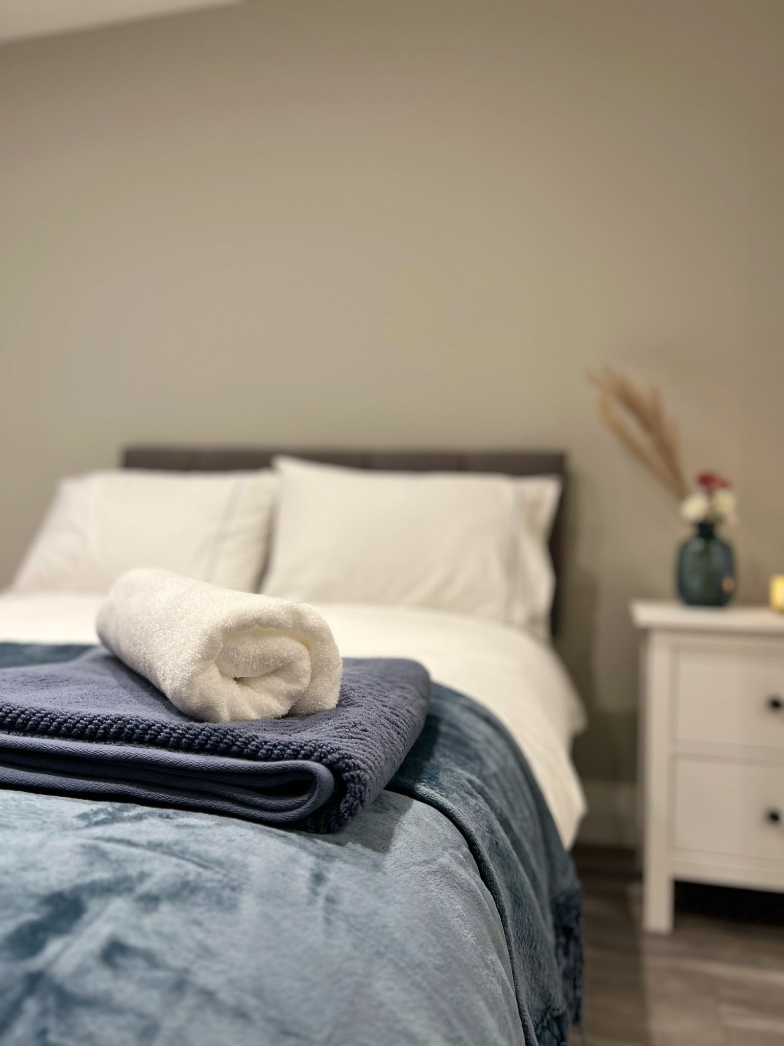 Contemporary Studio, Heathrow Prime Location.