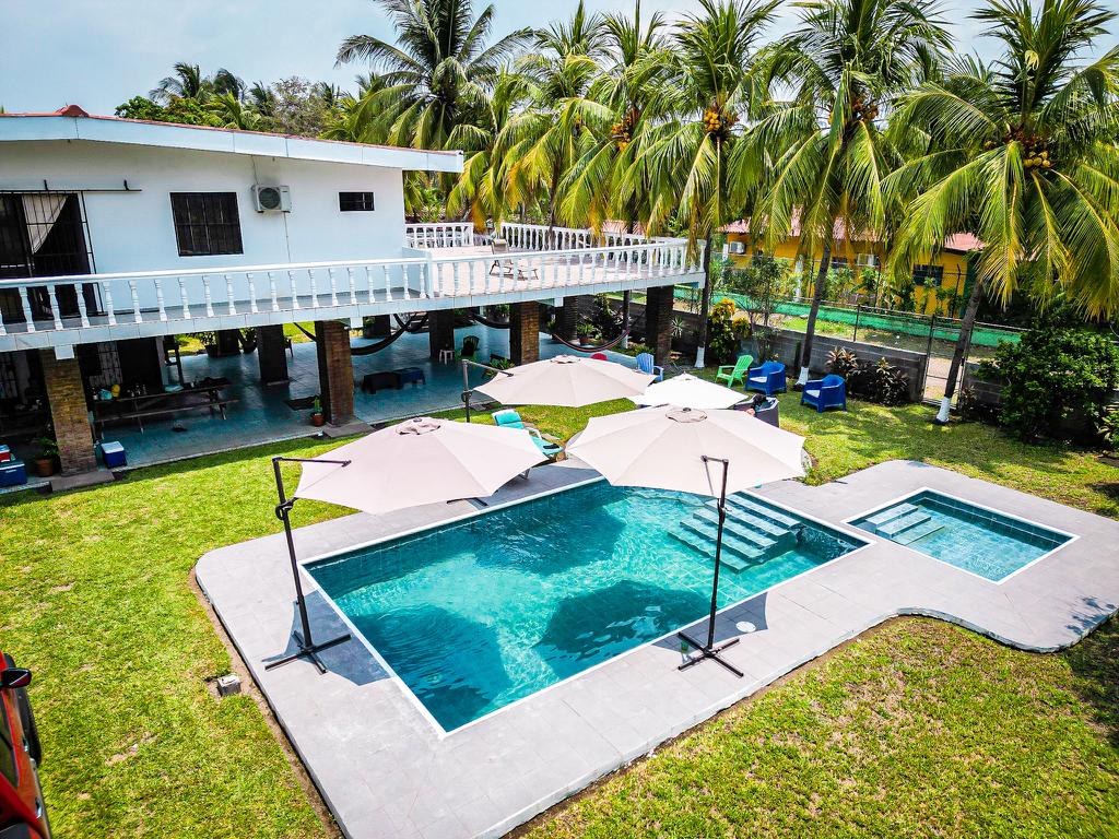 Casa de Playa en Costa Azul-Sonsonate.