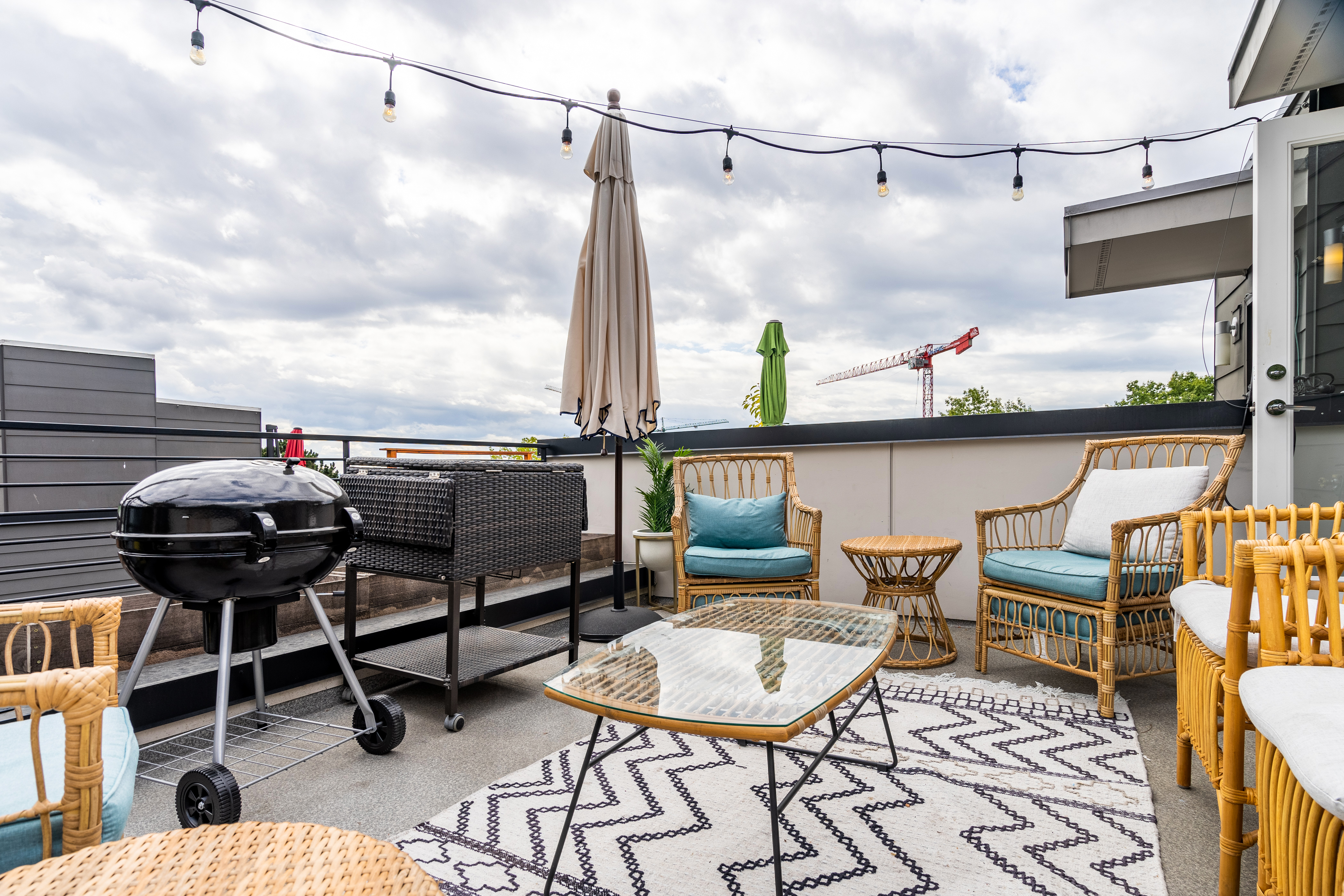Townhouse in Capitol Hill! W/Rooftop Deck Views!