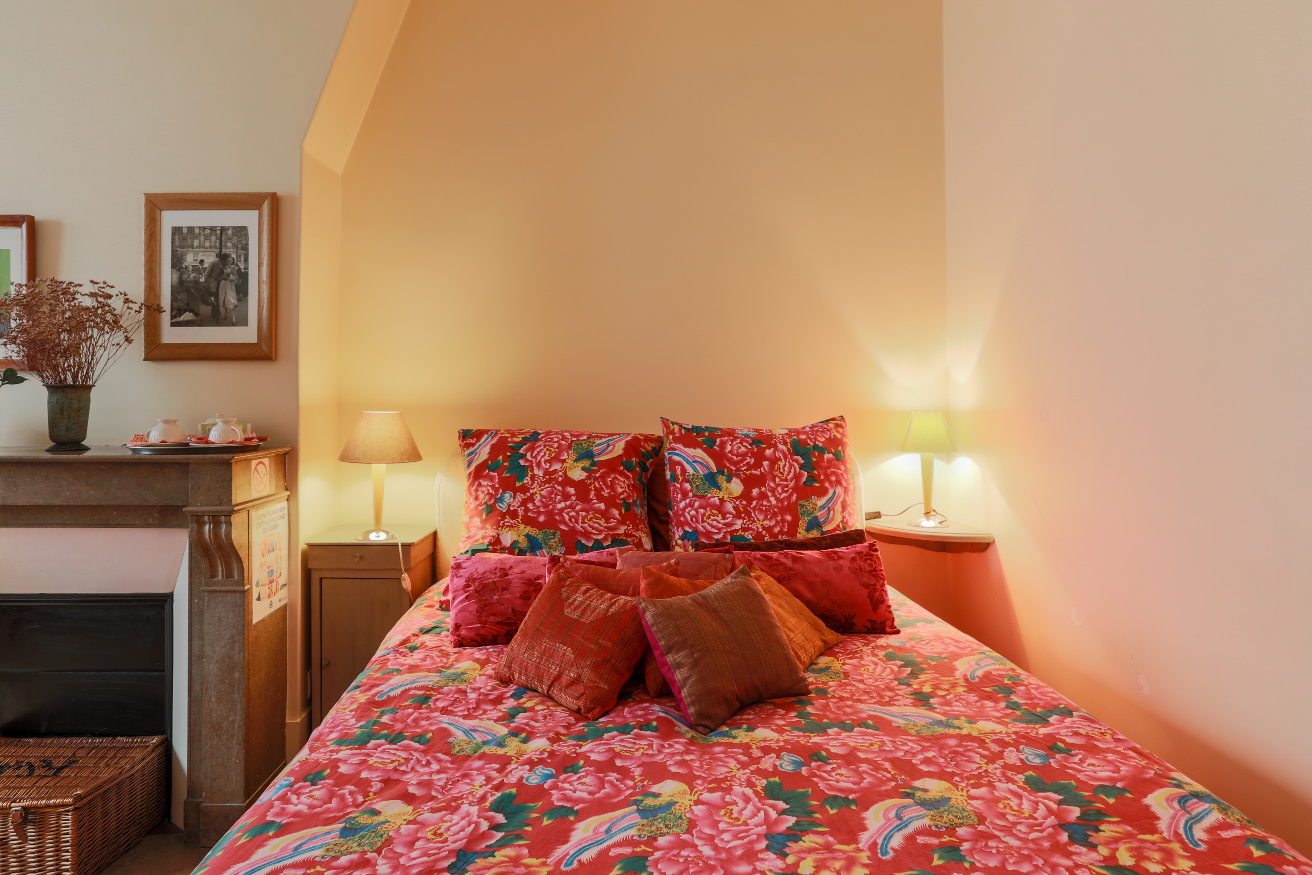 Cozy & flowery parisian apartment