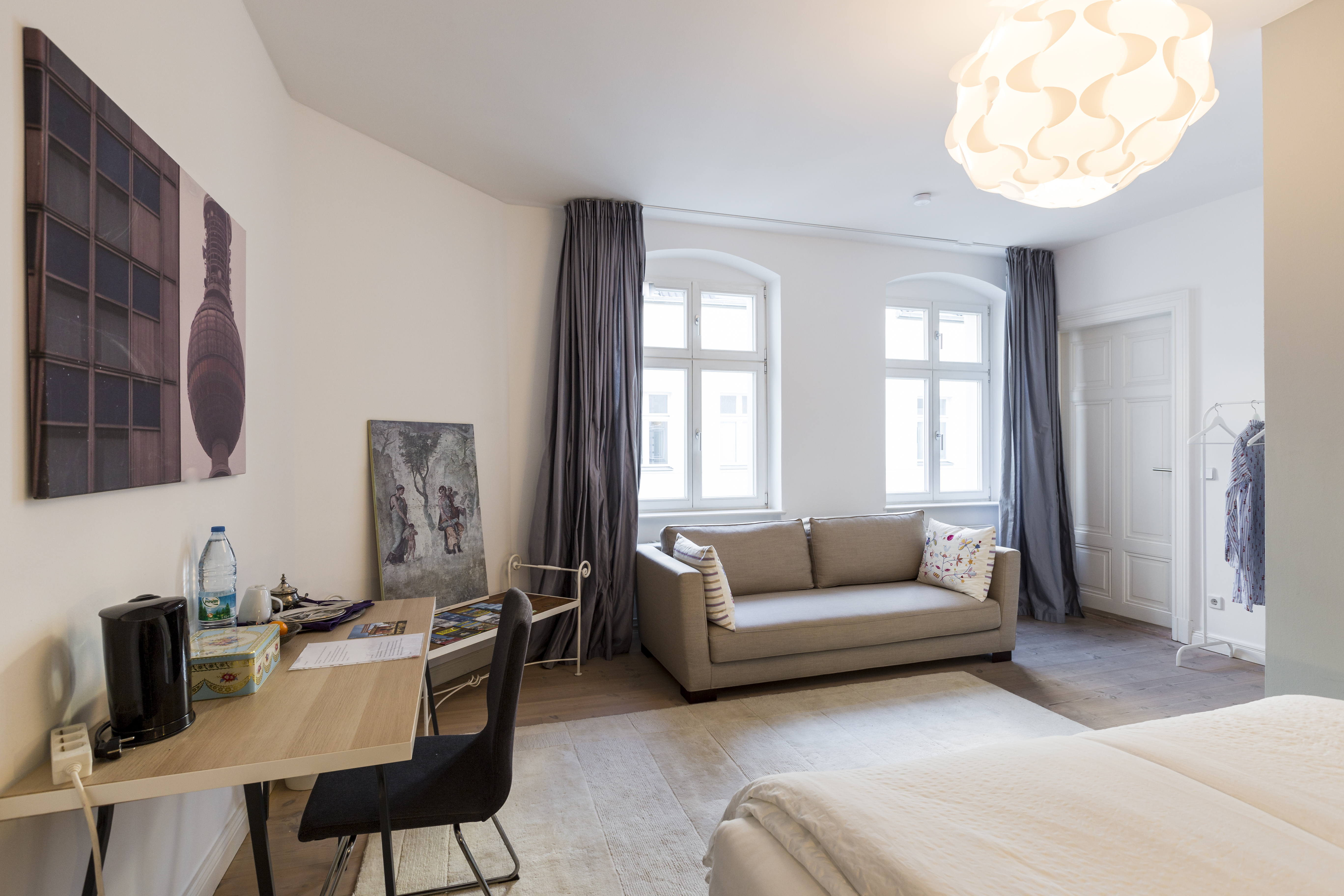 Hotel-Standard, sep. Eingang, eig. Bad, Boxspring!