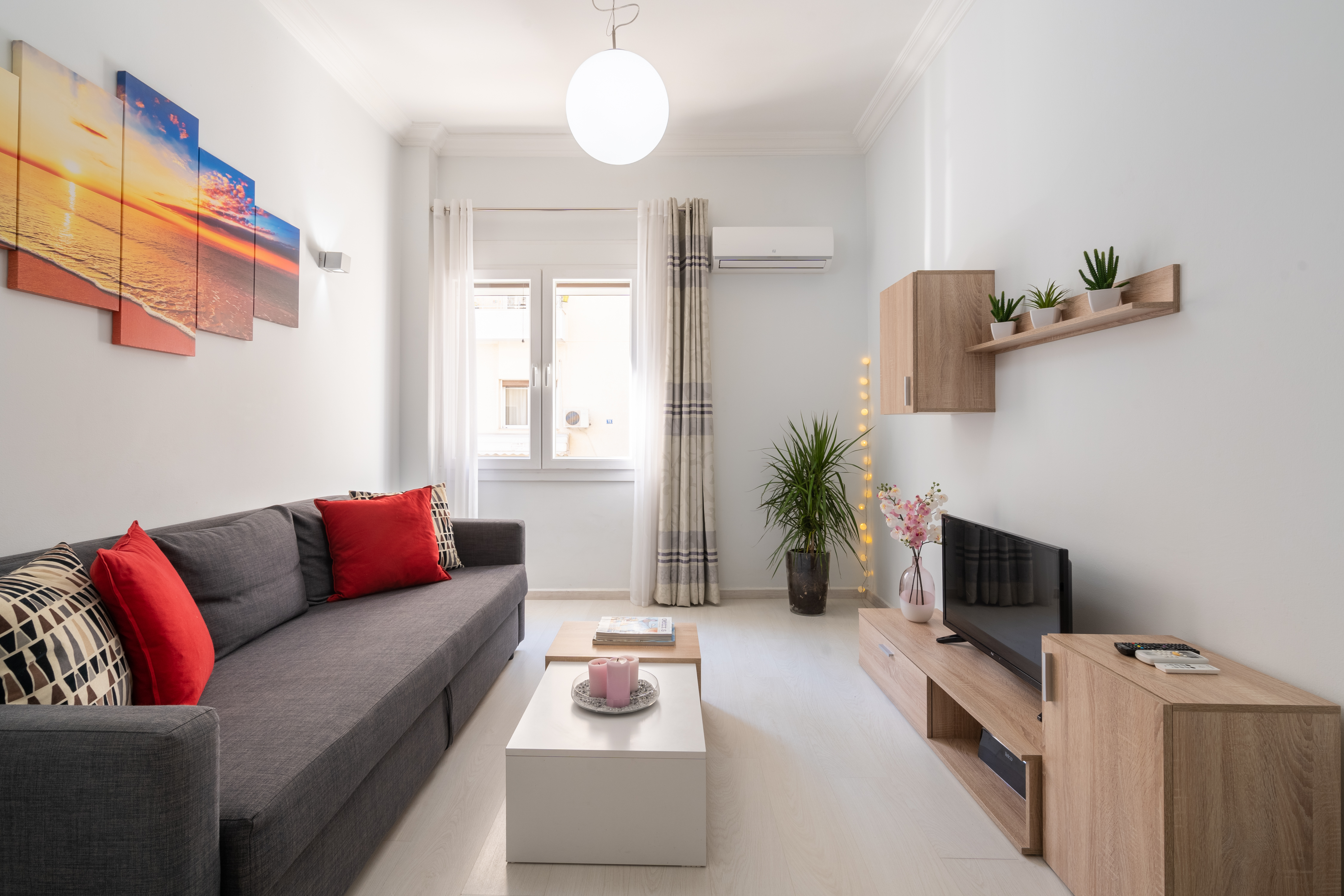 Beautiful apartment under Acropolis