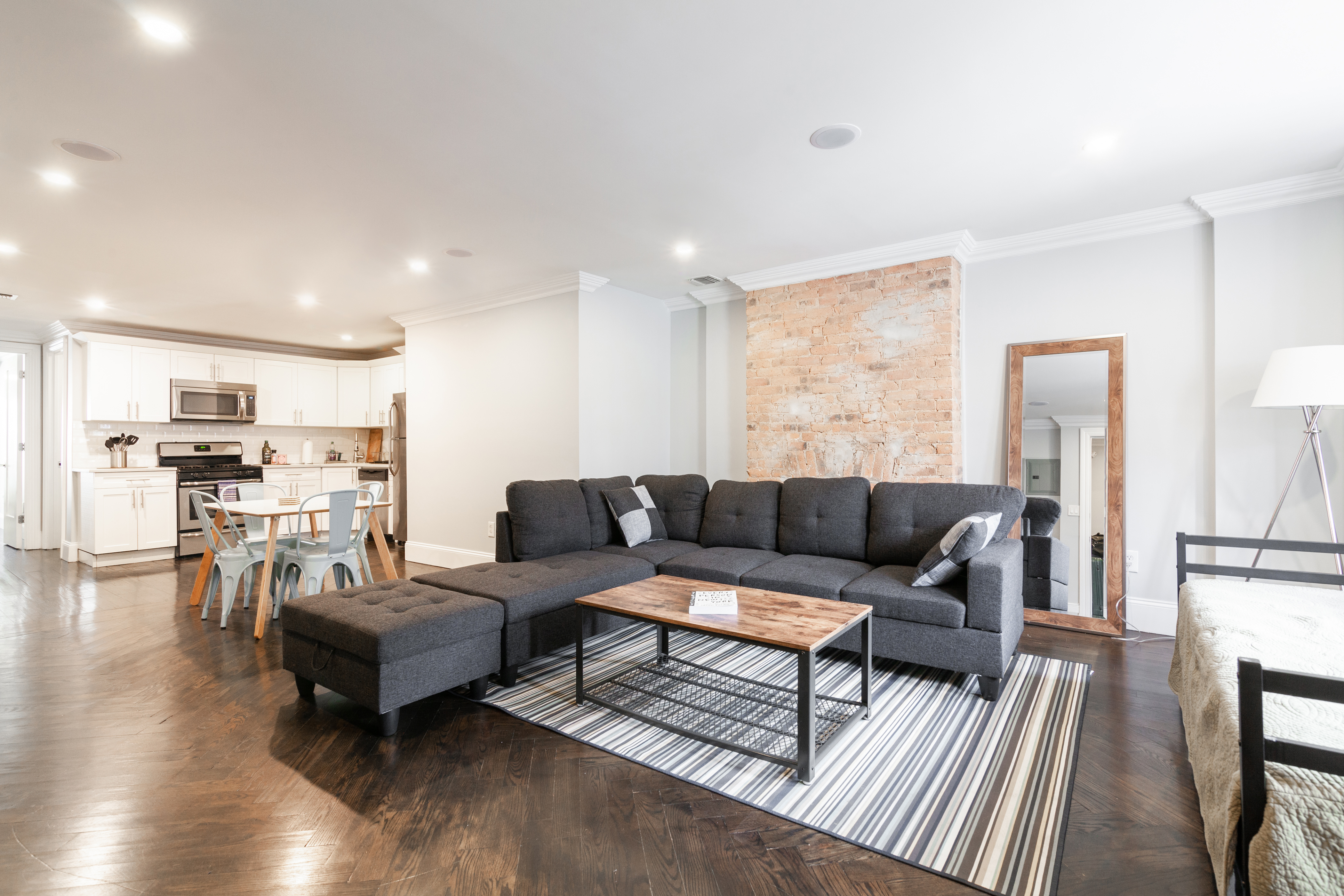 15% discount; couple's retreat; modern; spacious