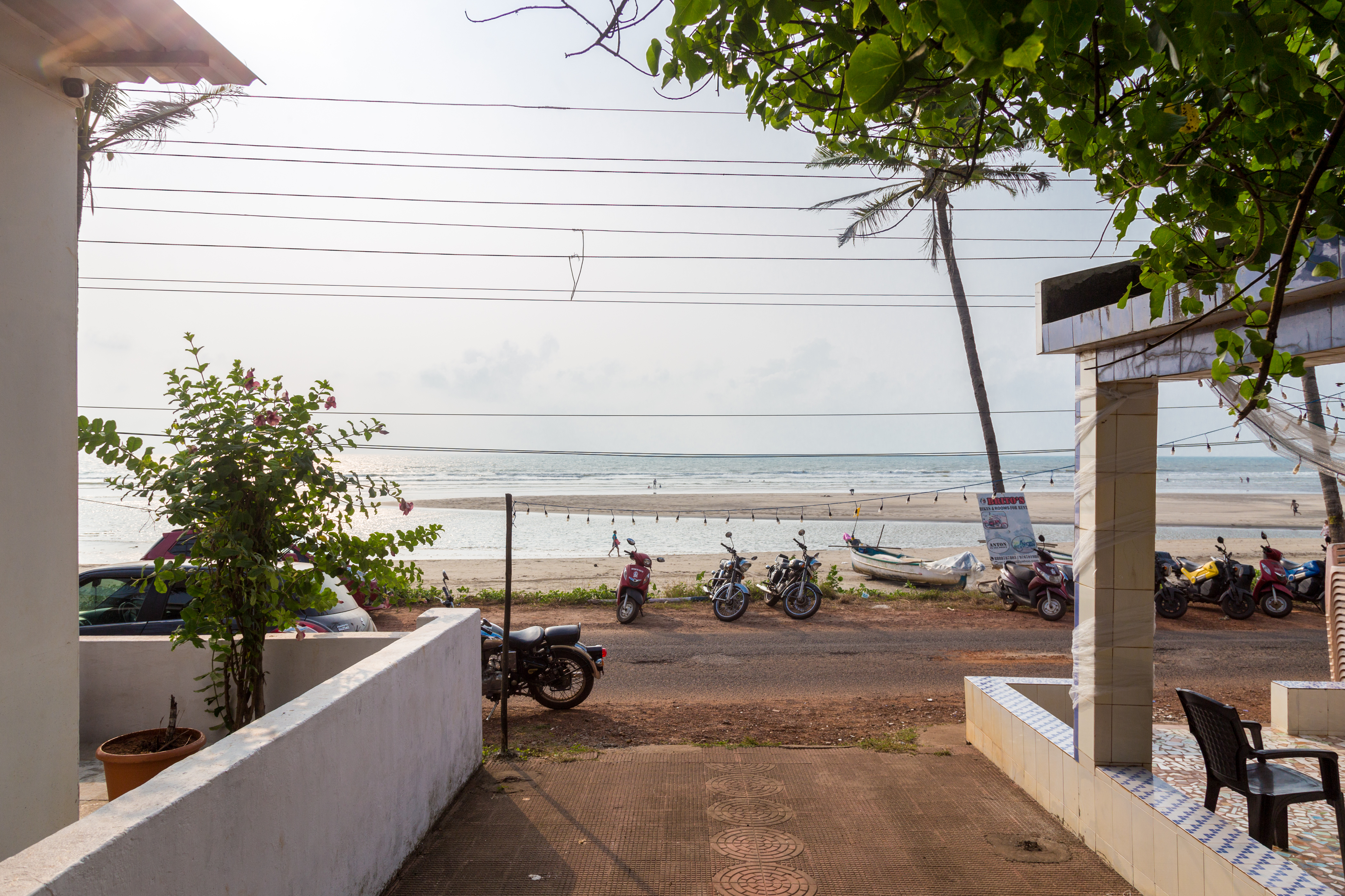 Beach view family 2 bedroom flat on ashwem beach
