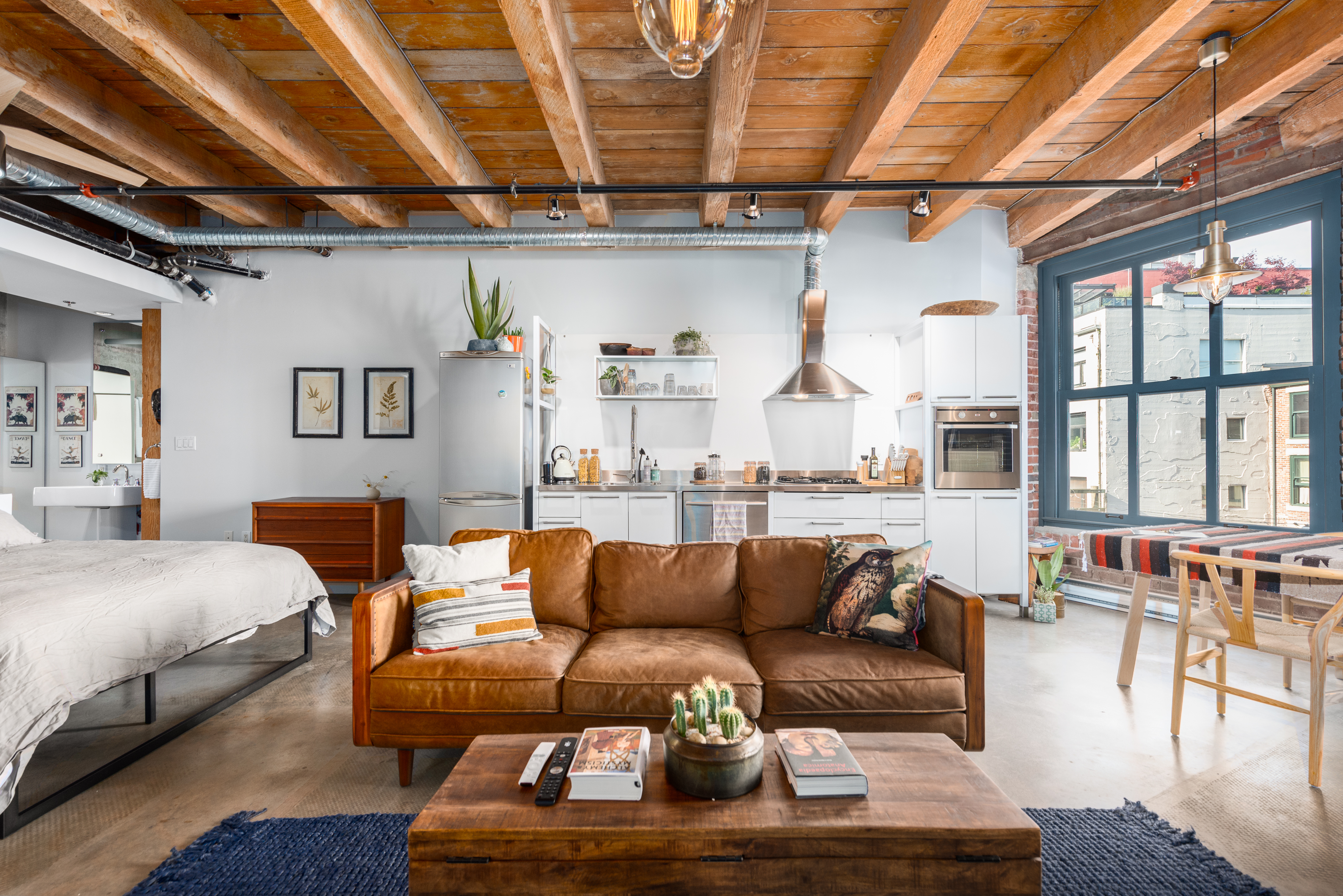 Live like a local in historic Gastown!