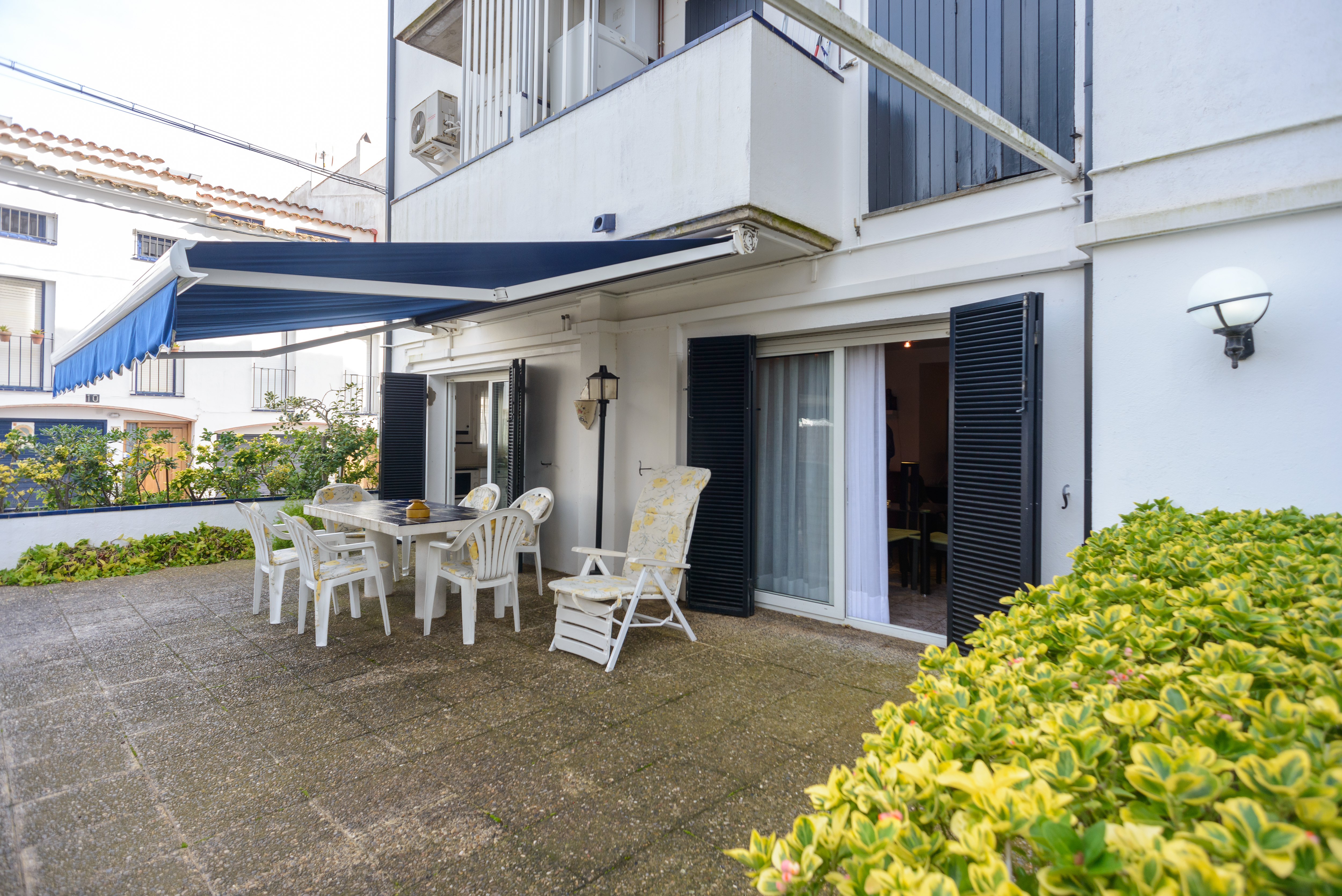 Spacious central apartment 2 minutes from the beach.