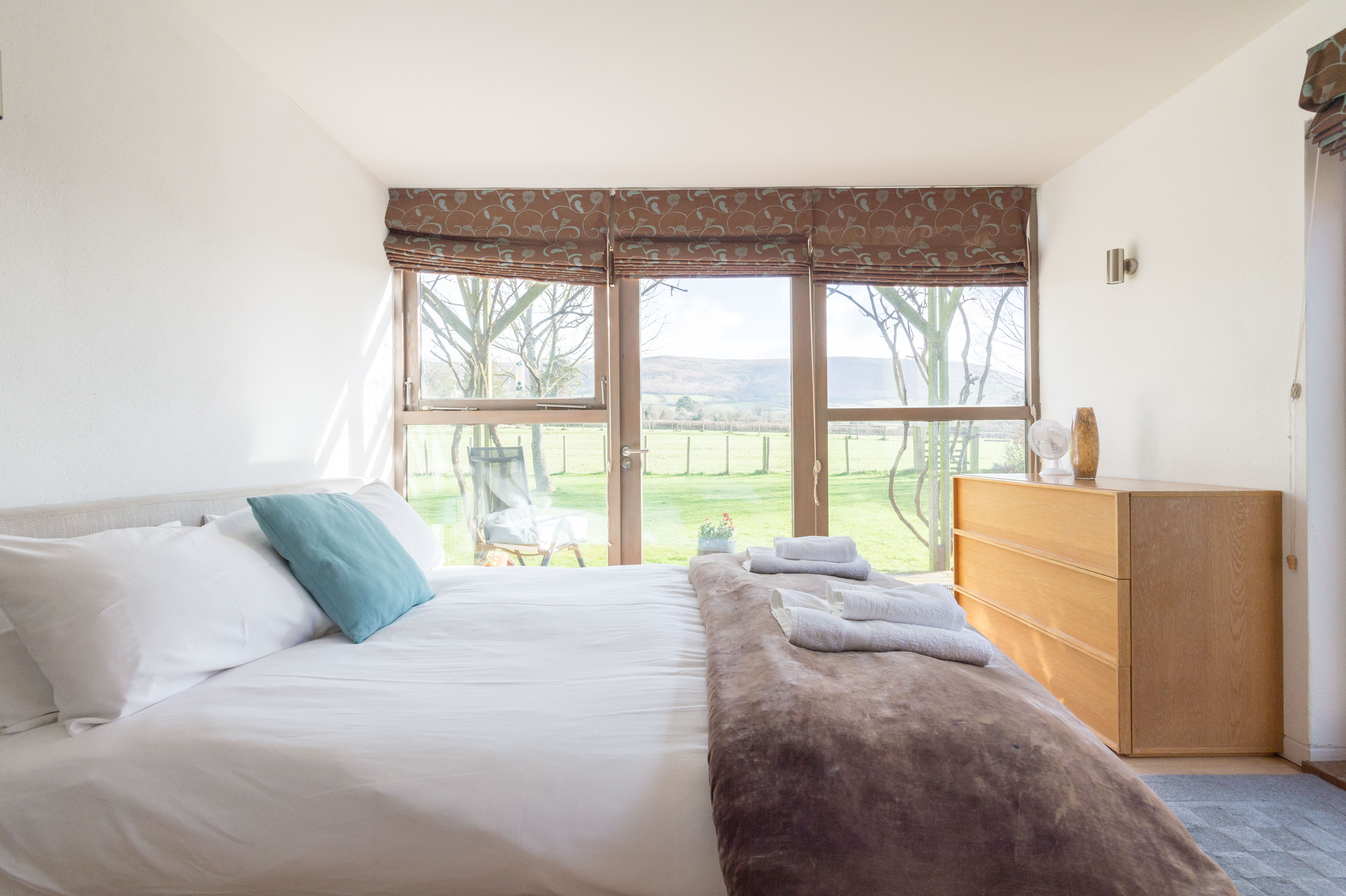 The Glass House, Llangorse Lake, Brecon Beacons Houses for Rent in