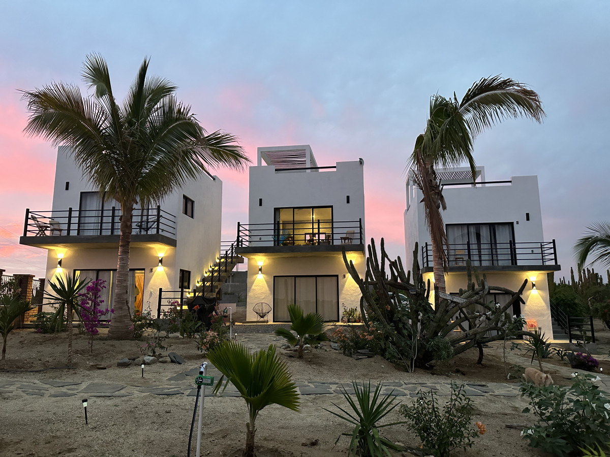 Condo#4-5 Min Walk 2 Beach/Surf-Sleeps4Queen Suite