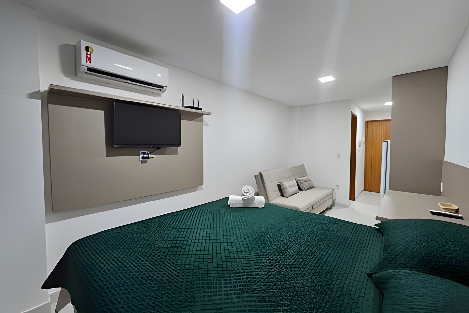 Studio complete and cozy! Swimming pool in the building!