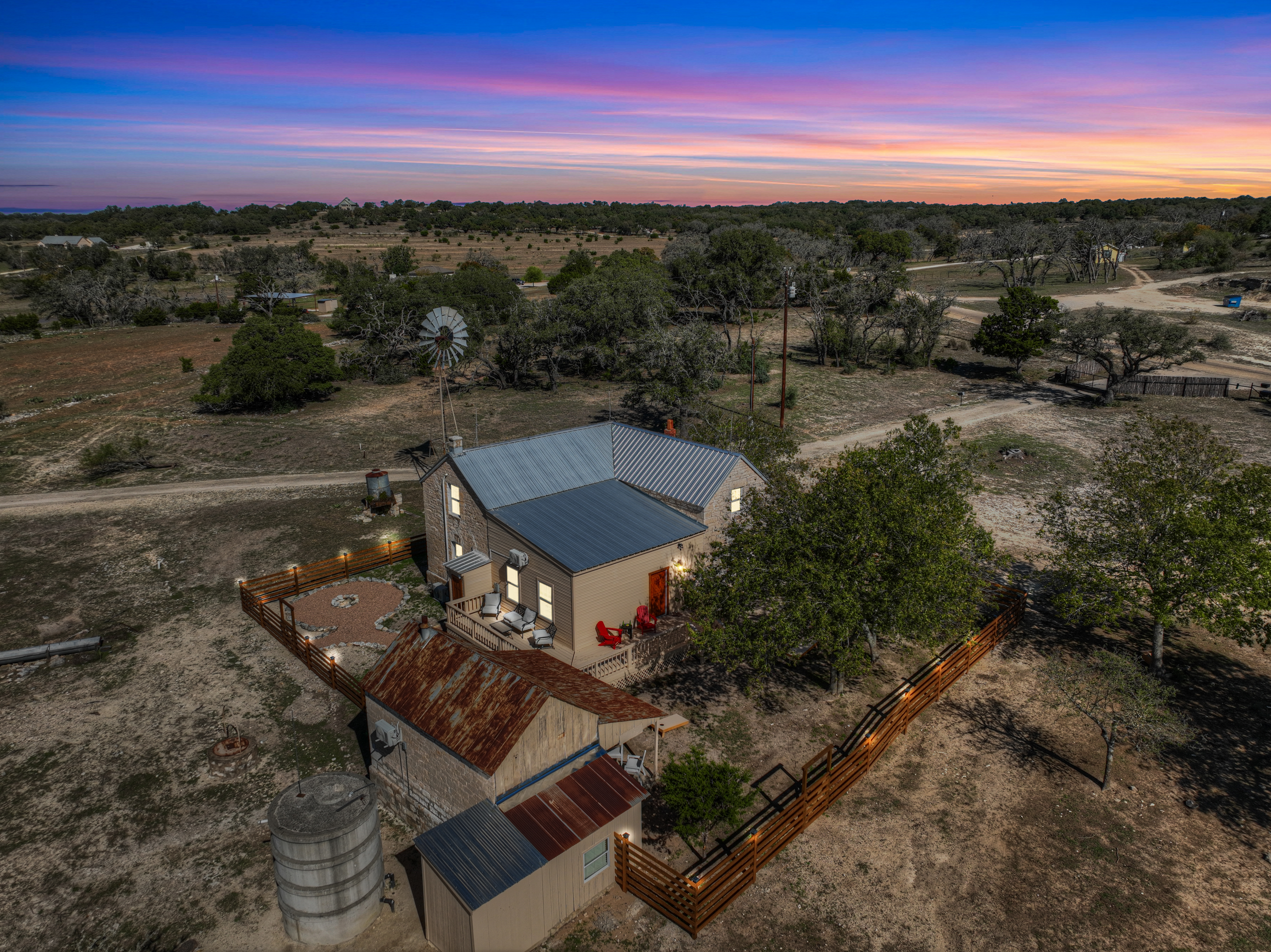 Luxury 1800s-Remodeled German Haus on PrivateRanch - Houses for