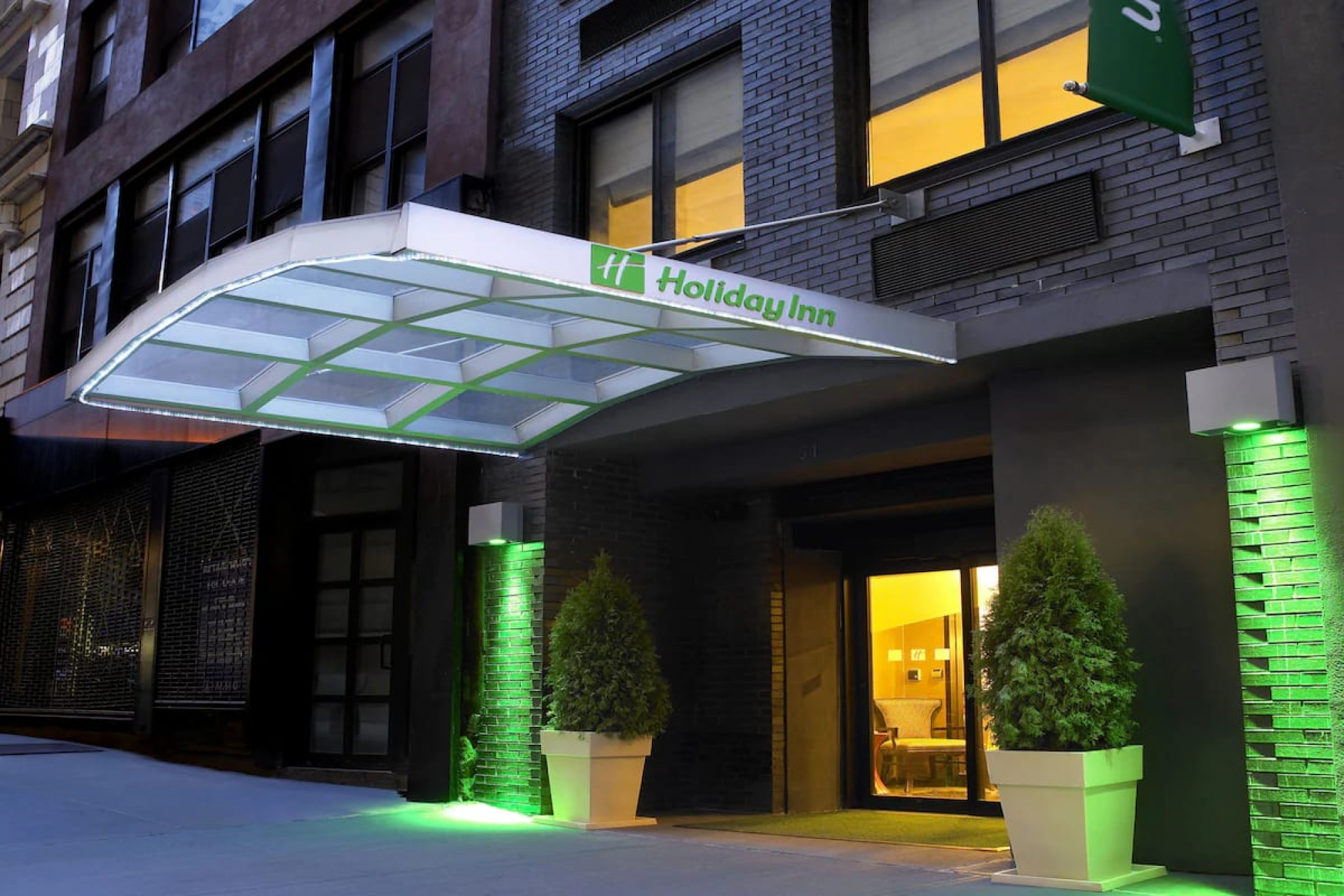 Walk to One World Trade + Fitness Room & Wi-Fi