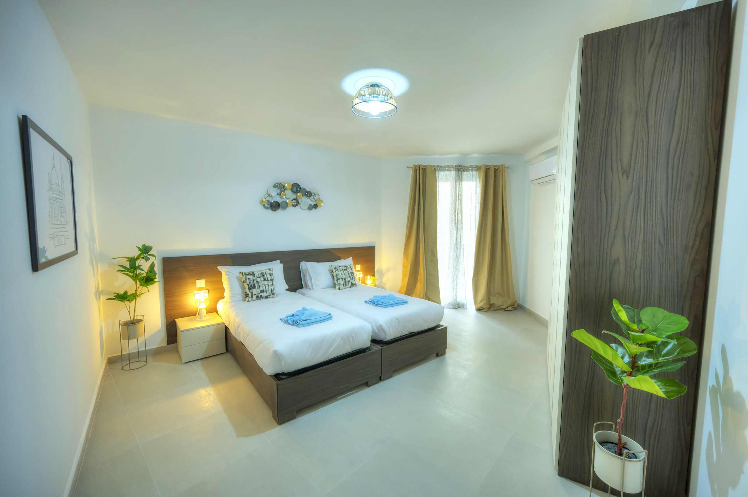 Spacious, bright & modern 3 bedrooms, balcony Apic