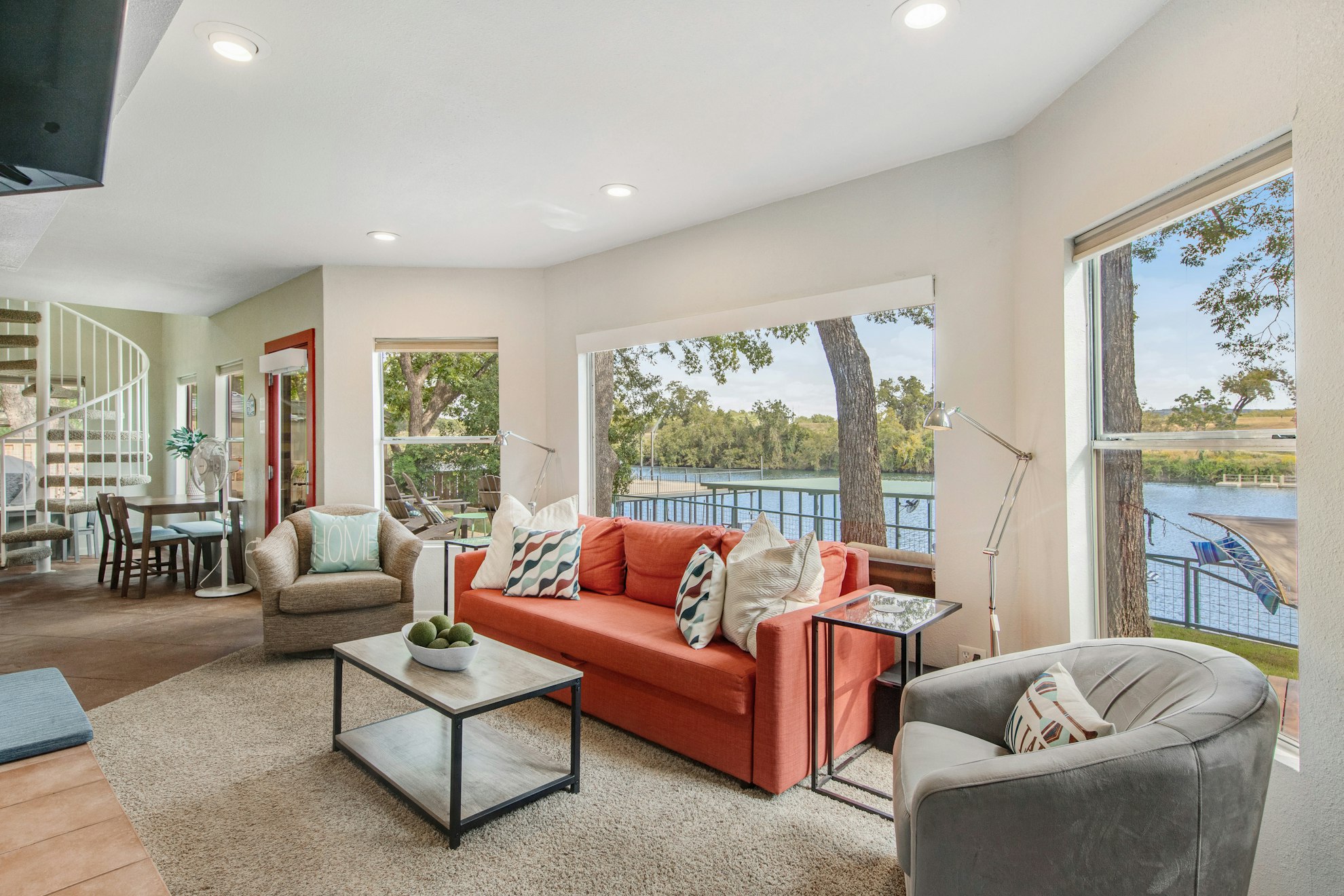 2BR Lakefront | Balcony | Firepit | W/D