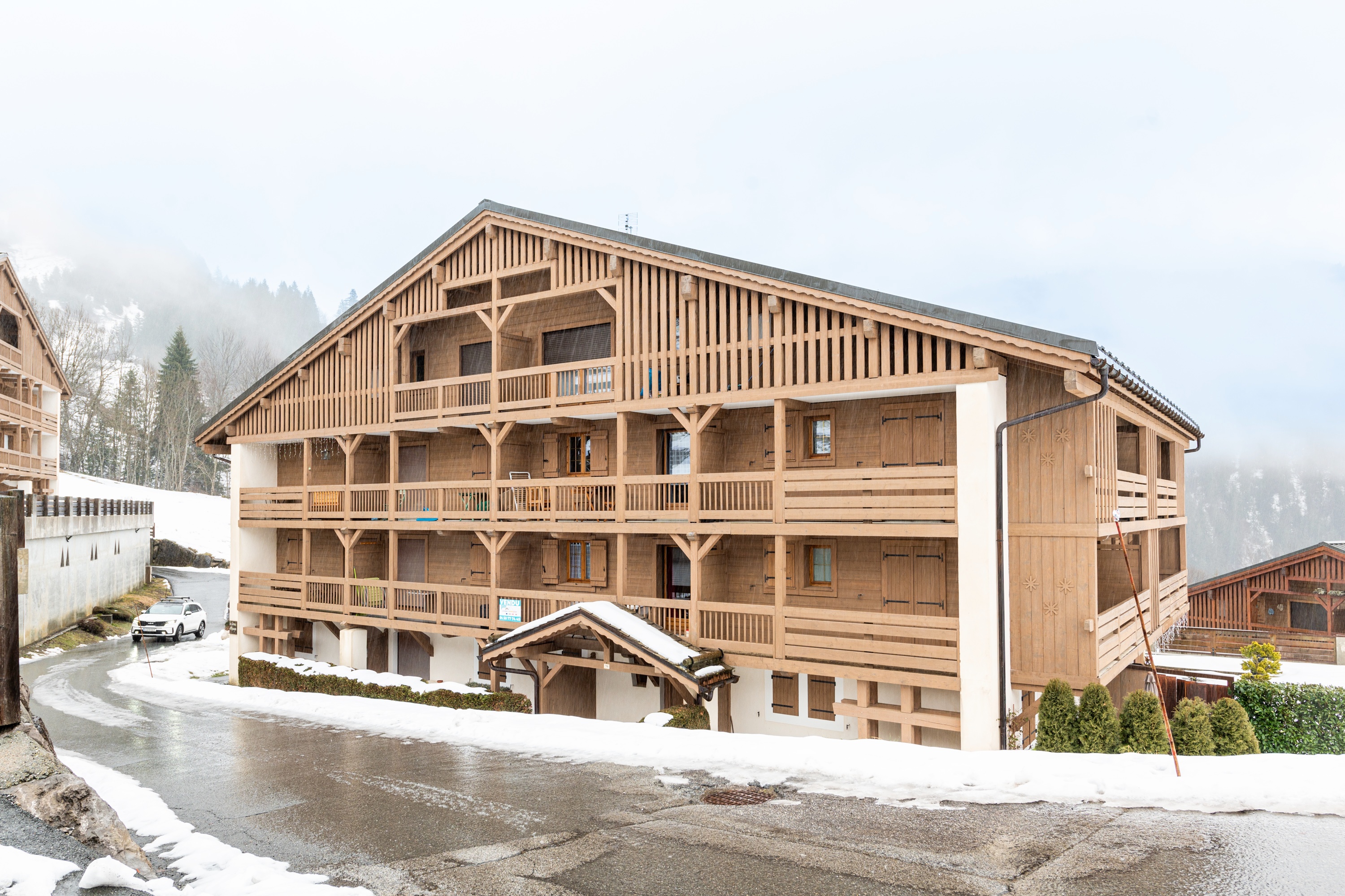Le Chemin des Alpages - Mountain view