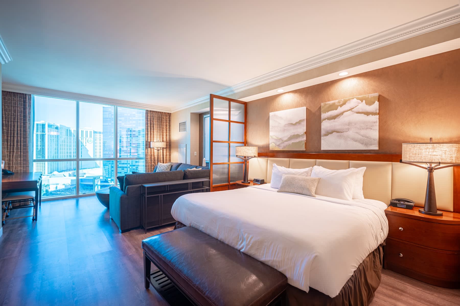 No Resort Fee Strip View Suite+ Free Valet + Pool in Unincorporated Areas, Clark County Nv
