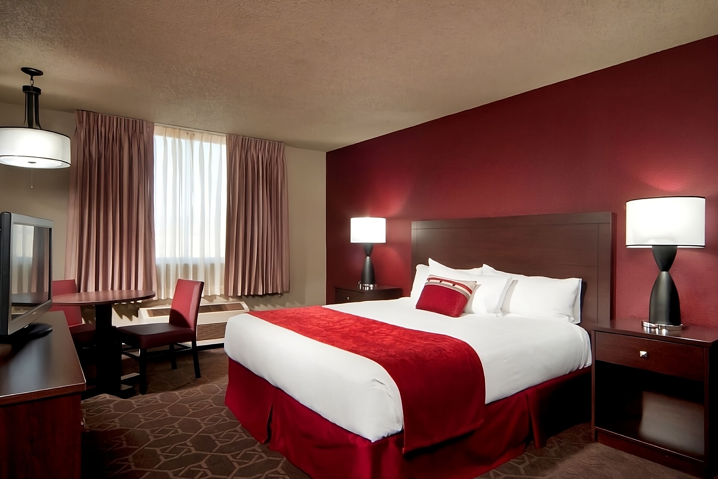 Pool, Sedona King Room at Edgewater Casino Resort