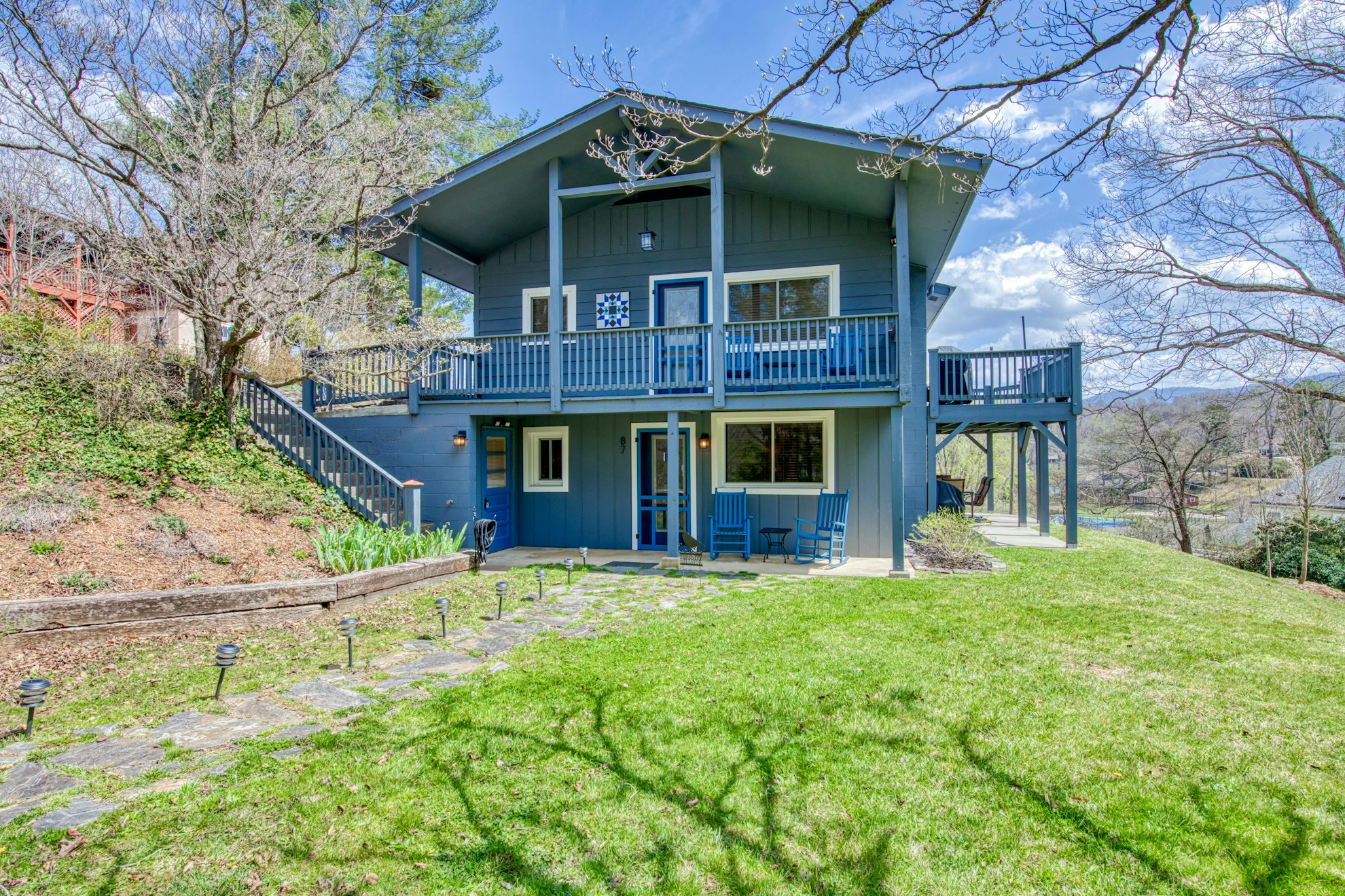 2BR Mountainview | Patio | Pool |