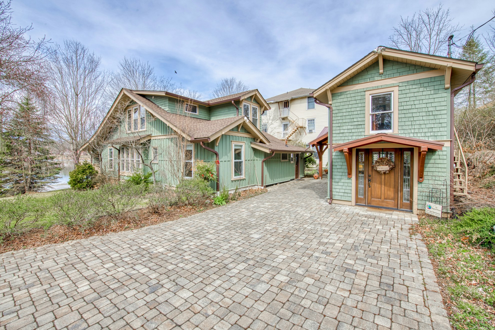 Efficient 1BR Mountainview | Patio | Pool
