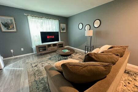 Beautiful 2 Bedroom with Parking in SIXTH WARD, Albany