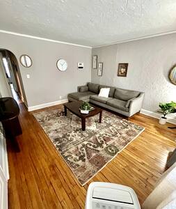 Pine Hills Stay 1 BDR with Parking in TENTH WARD, Albany