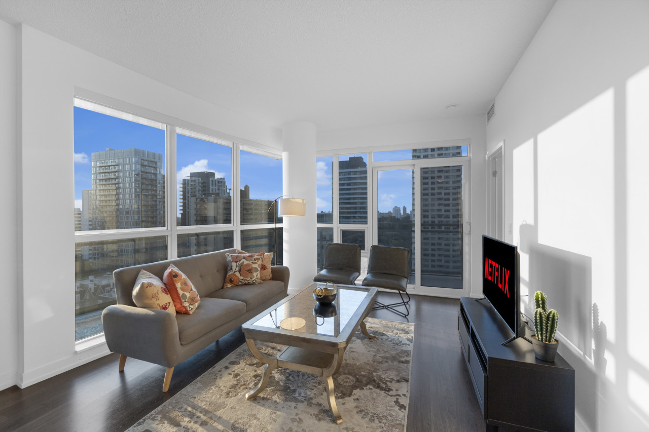 Spacious 3BR – Free Parking – 5 min walk to Subway