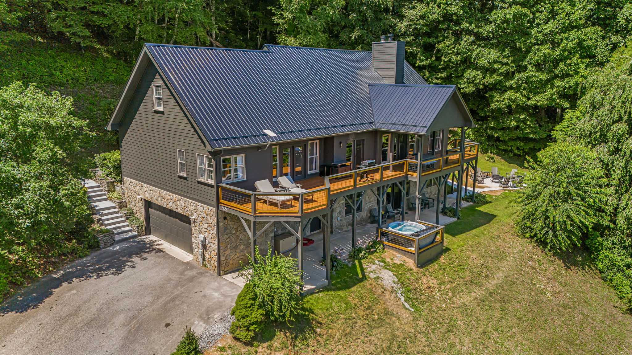 Luxury Pet Retreat + Hot Tub + Biltmore Pass - Airbnb