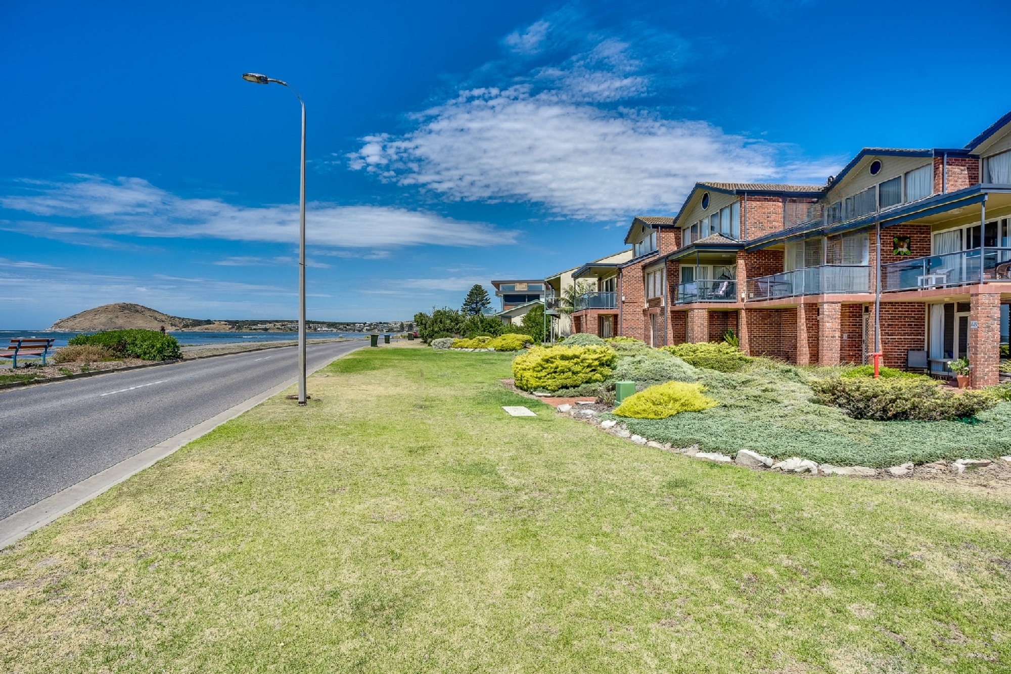By The Sea Beachfront Apartment + WiFi