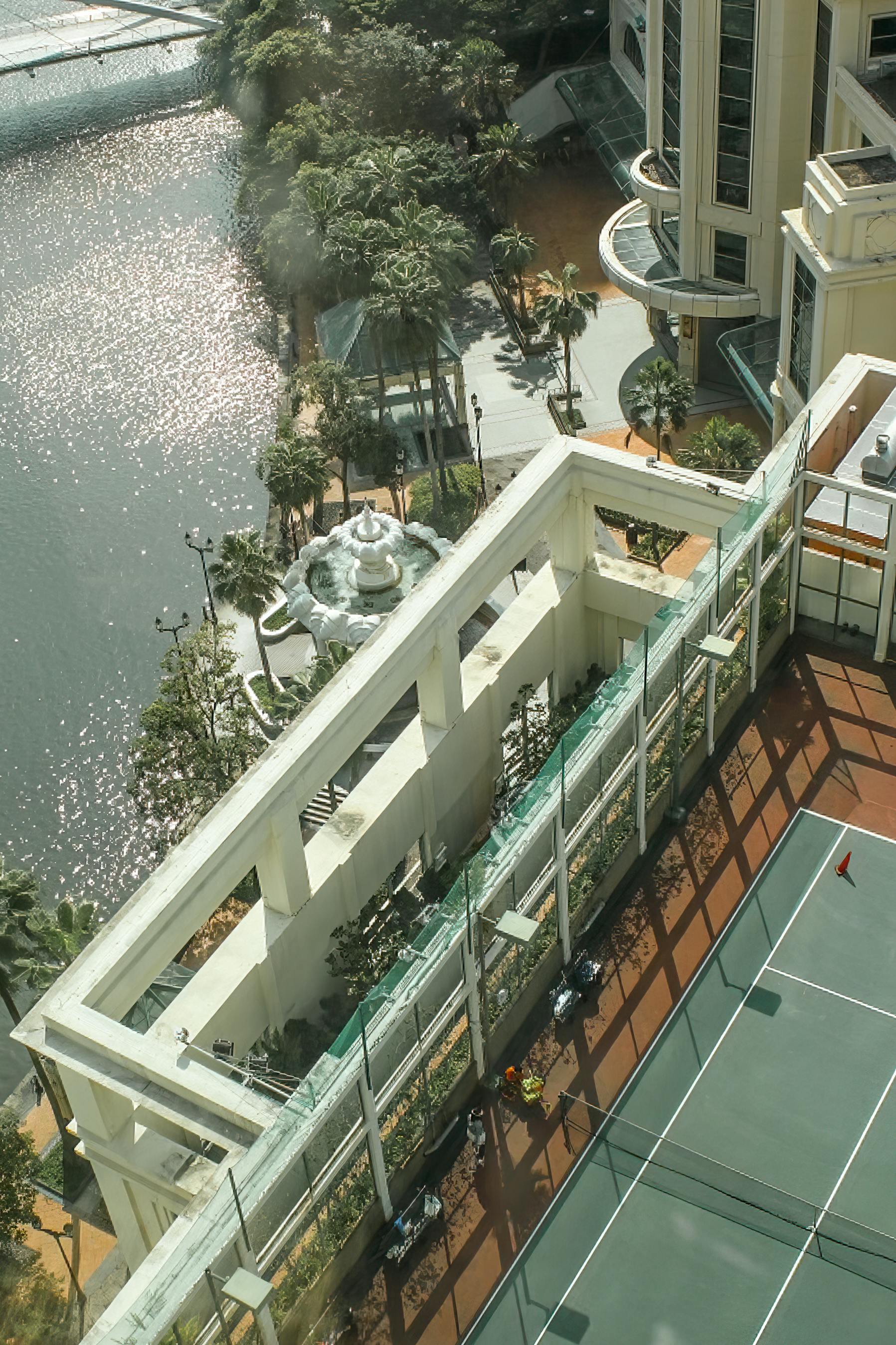 Grand Deluxe King Waterfront room in River Valley