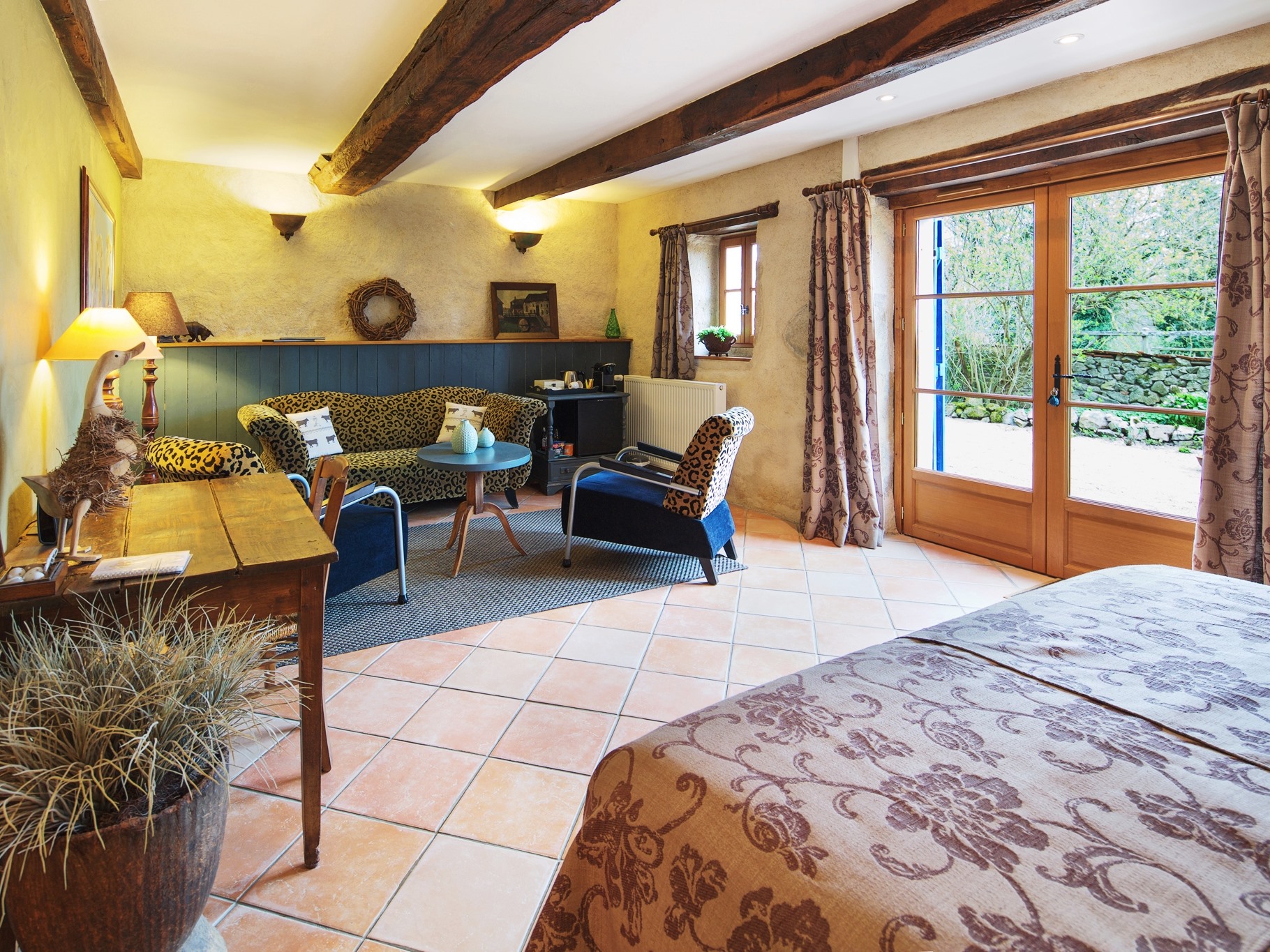 Superior room with terrace in the garden