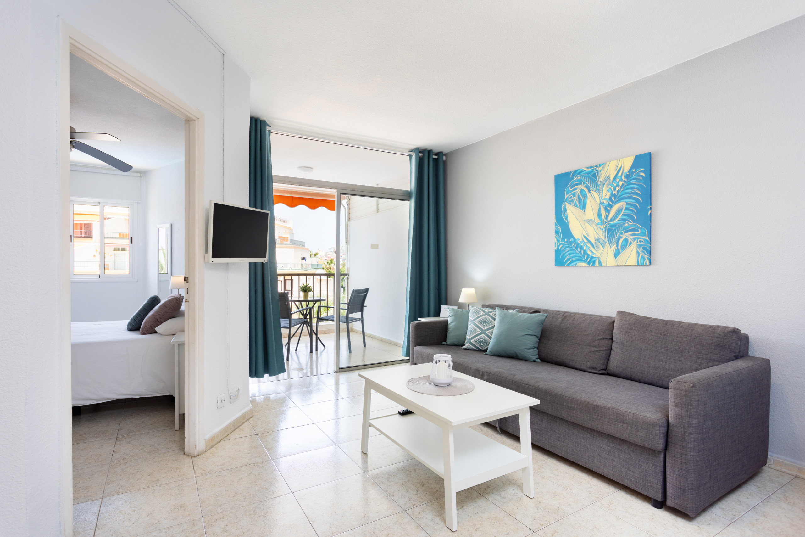 Great oceanfront apt. Los Cristianos. Wifi