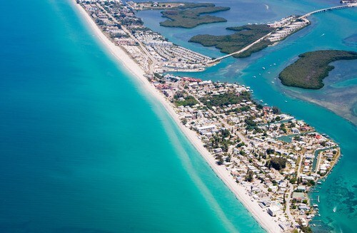 Gulf side condo be on the beach in minutes!