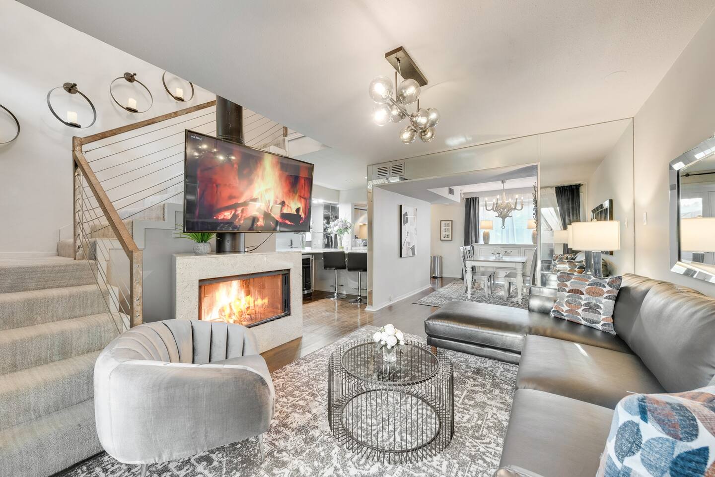 Spacious 2-story Loft Oasis in Historic Swiss Ave in District 14, Dallas