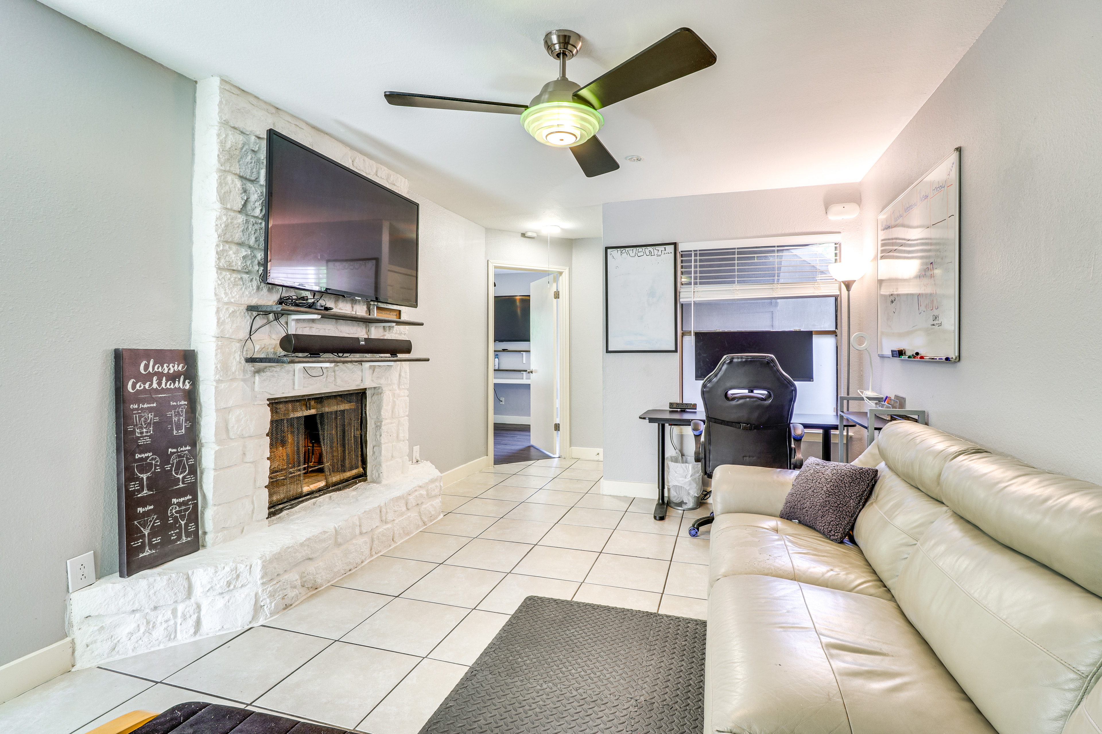 4 Mi to Dtwn Austin: WFH-Friendly Gem, Pool Access in 78741, Austin