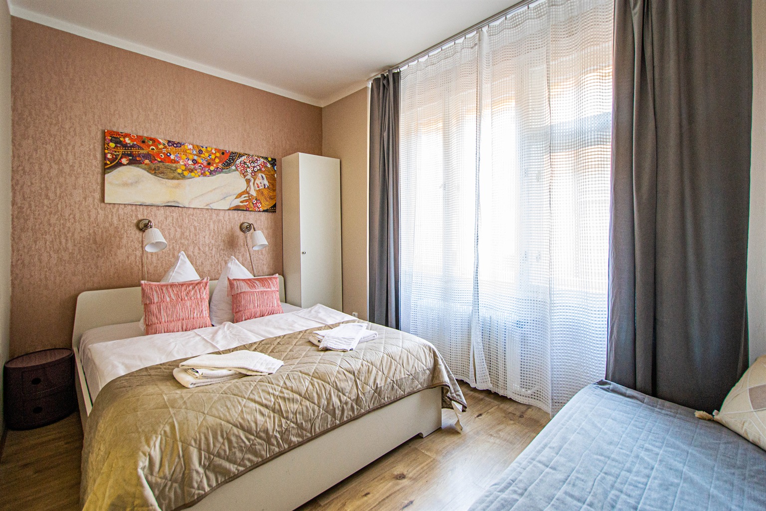 Rybna 3BDR Apartment By Ruterra
