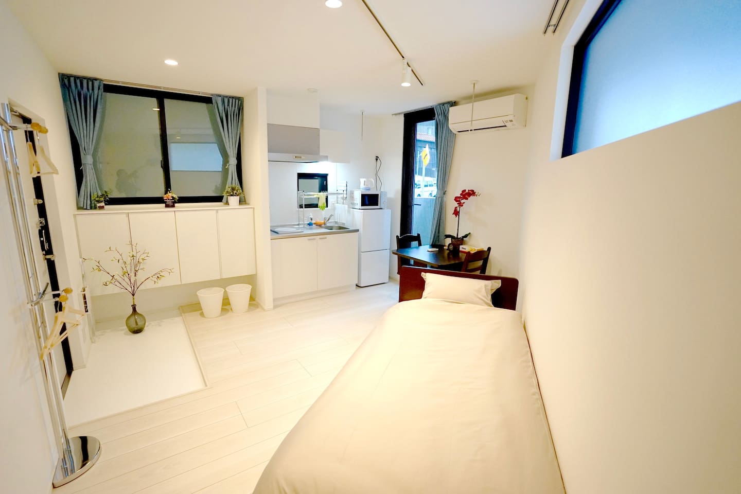 4 min to Shinjuku: Twin Room in Tokyo 101