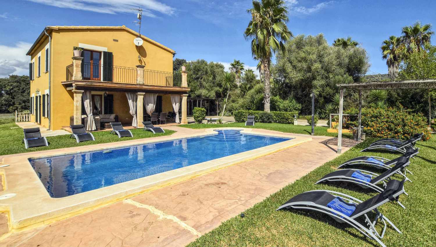 Nice country house Inca pool & acc for 8 people in Inca, Mallorca