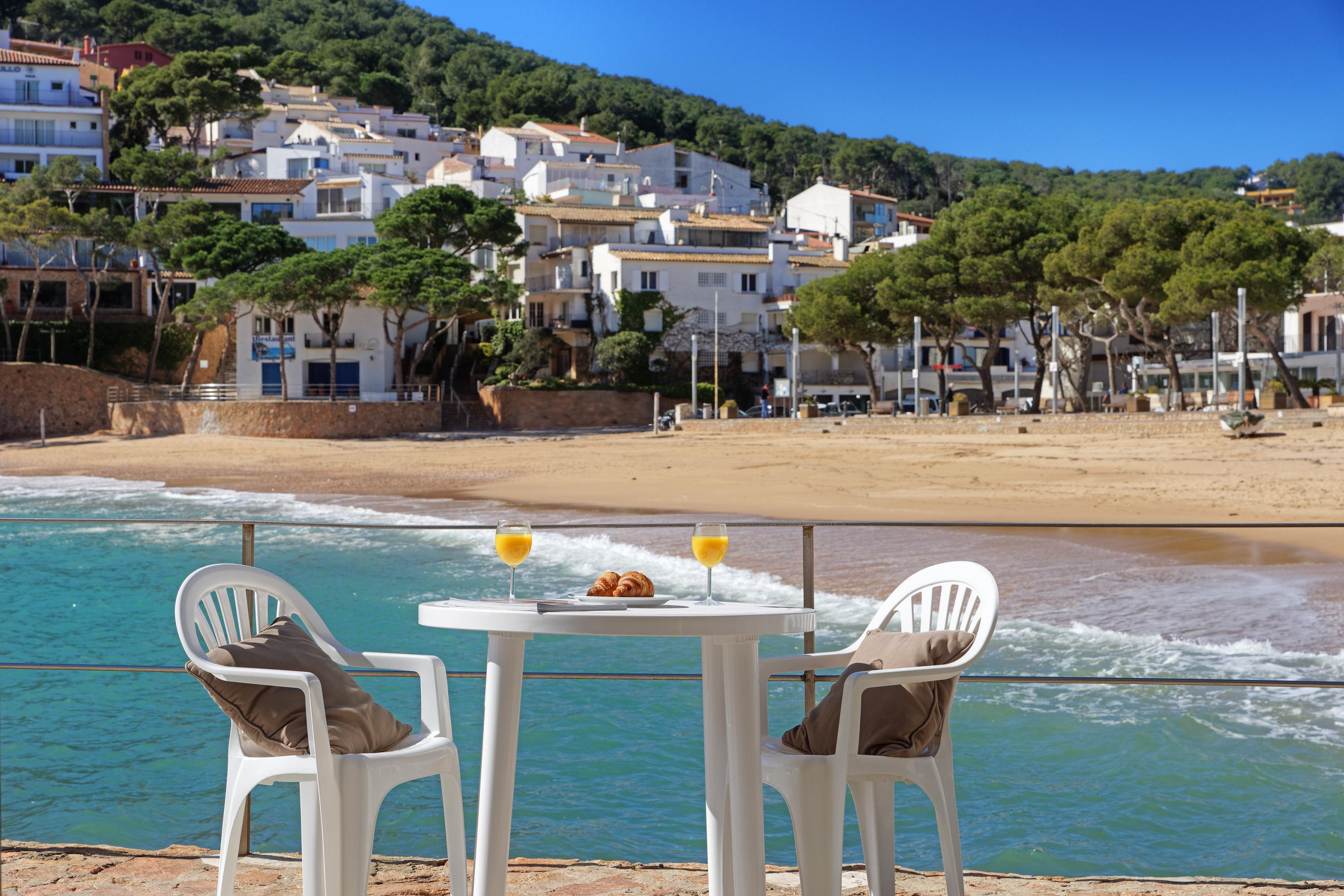 aigua dolça 3-beachfront apartment-tamariu-costa b