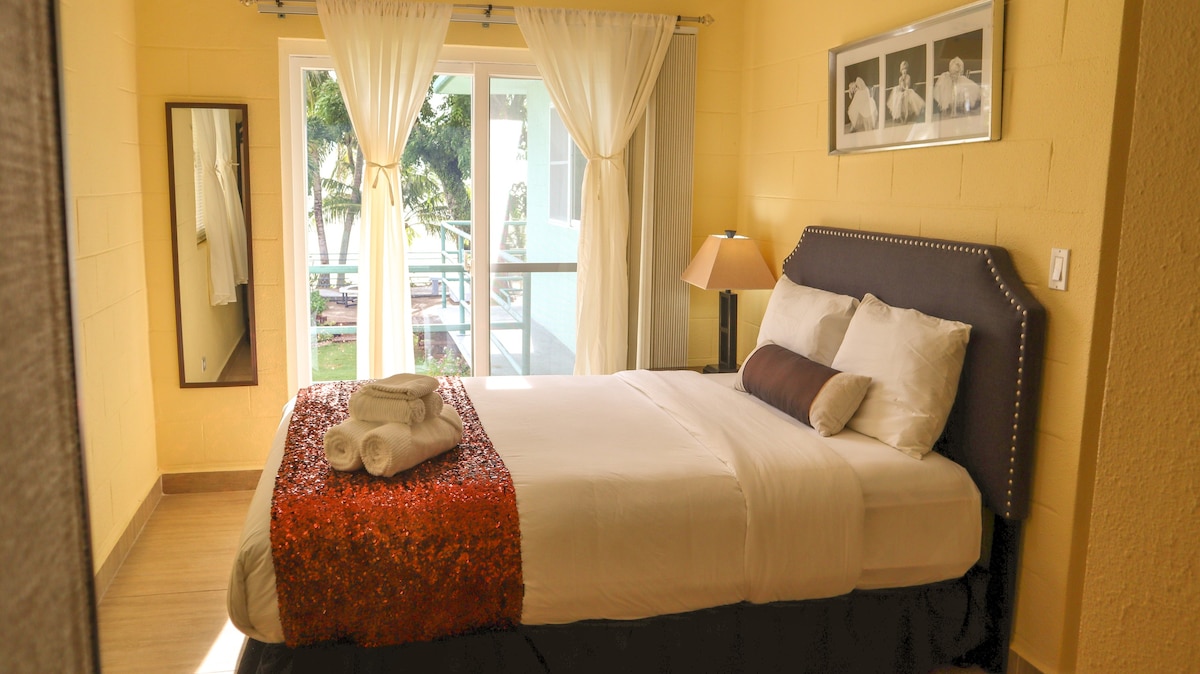 Oceanview Deluxe 1BR - Unit 208 Ocean Villa
