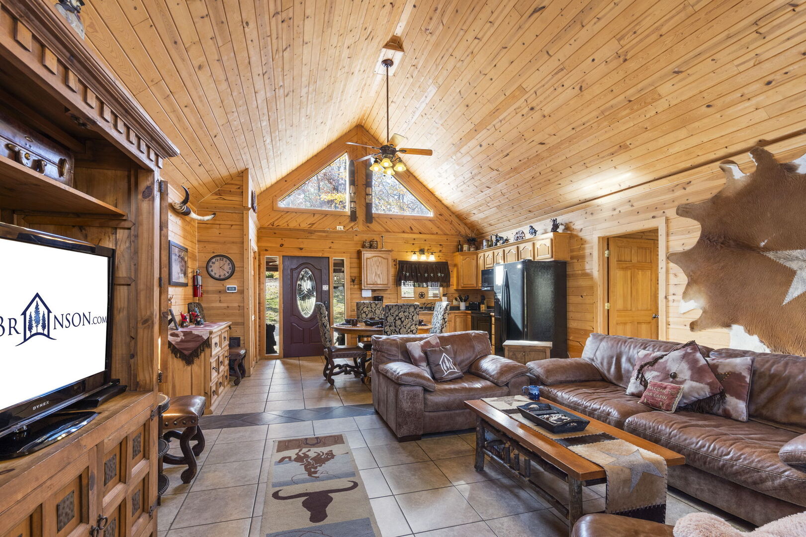 Luxury Log Cabin Games Hot Tub Firepit CarCharger