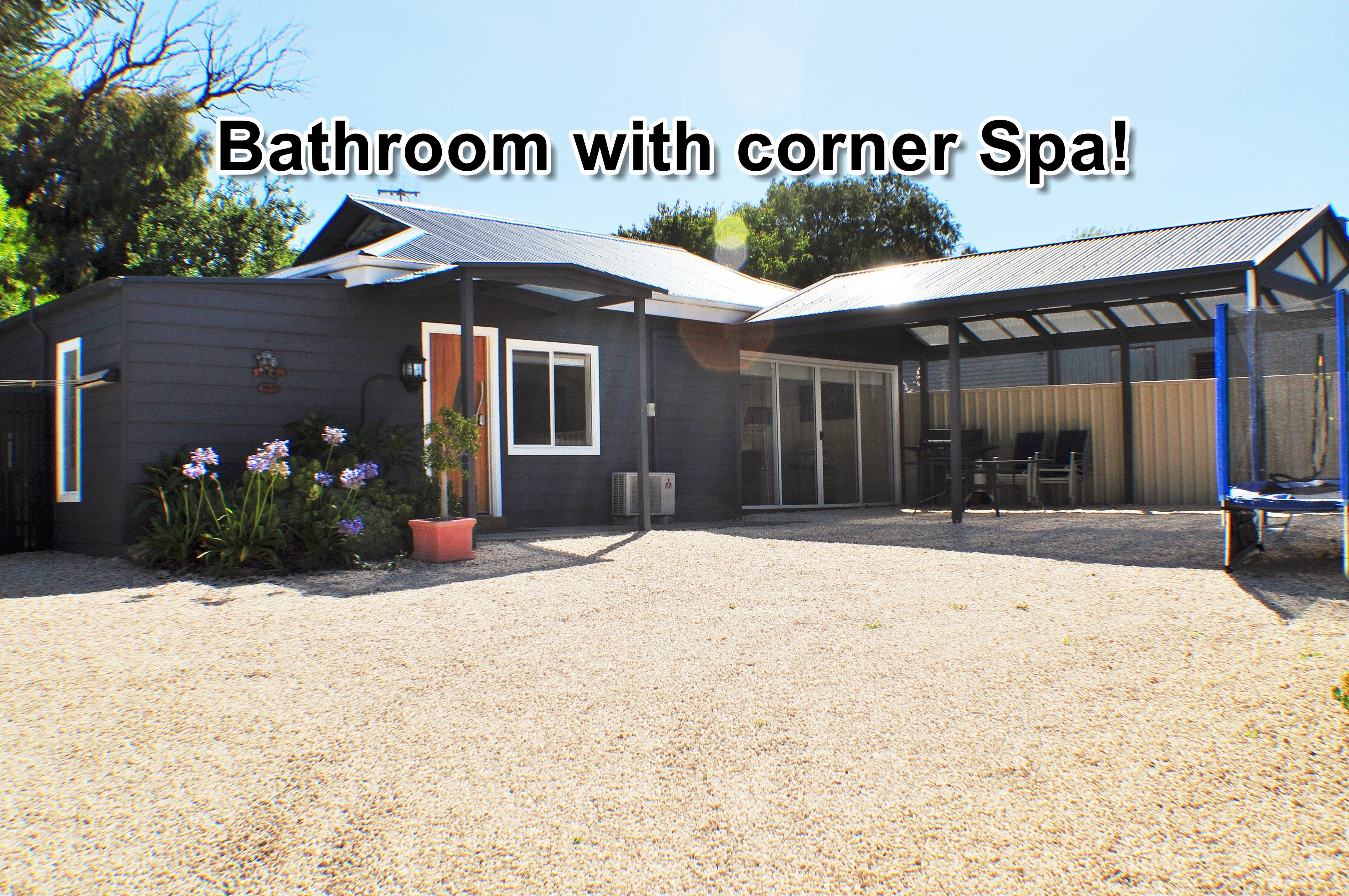 LUXURIOUS Couples Escape ♥ Spa Bath ♥ Netflix, NBN