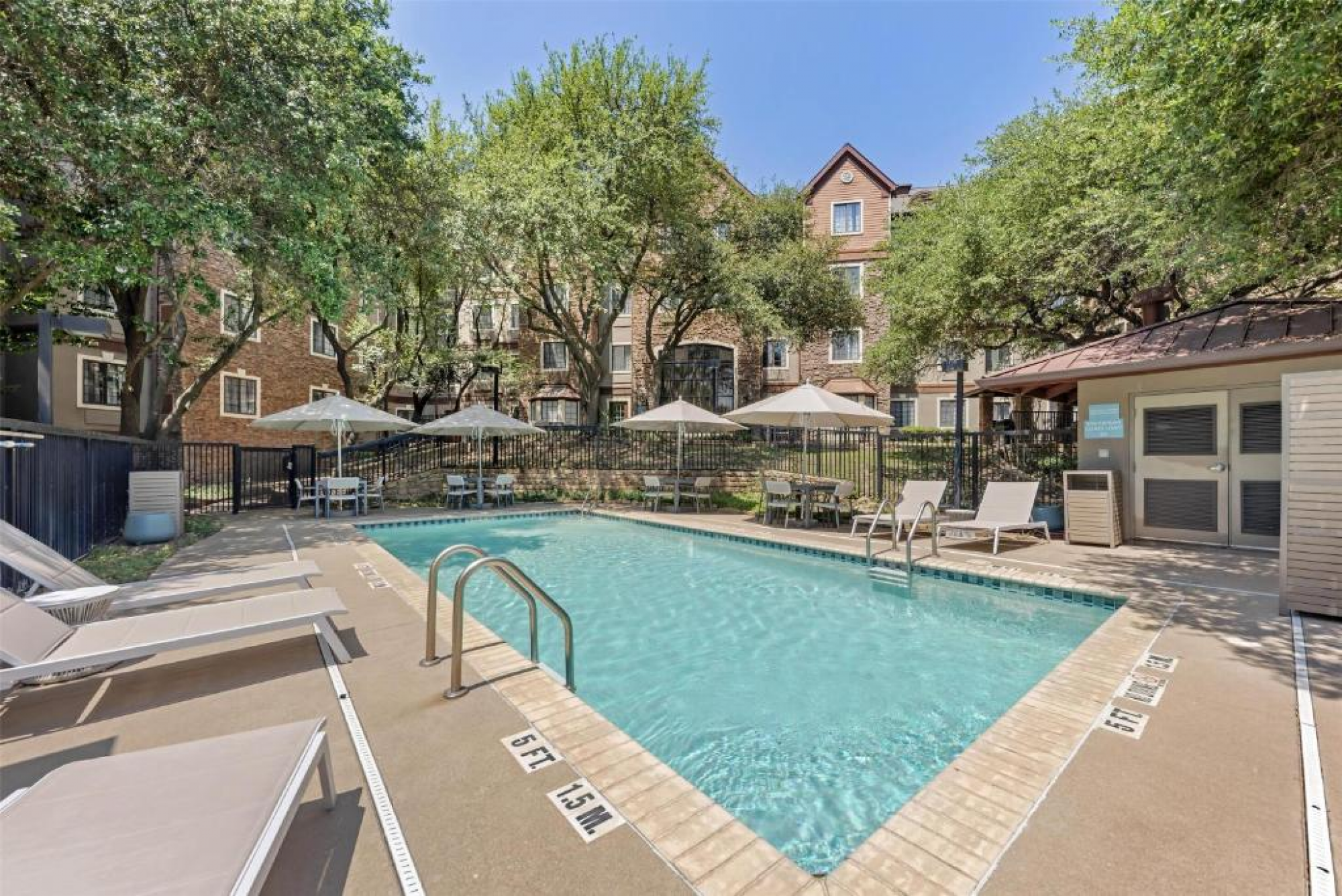 Near The Domain with Free Breakfast + Full Kitchen in 78759, Austin