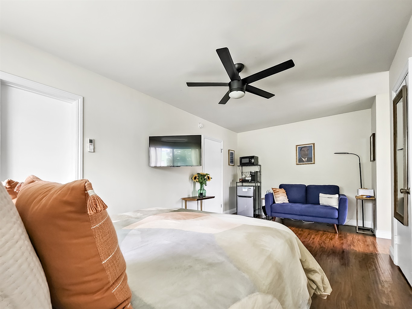 Stylish & Cozy Studio Near LAX and Sony Studios